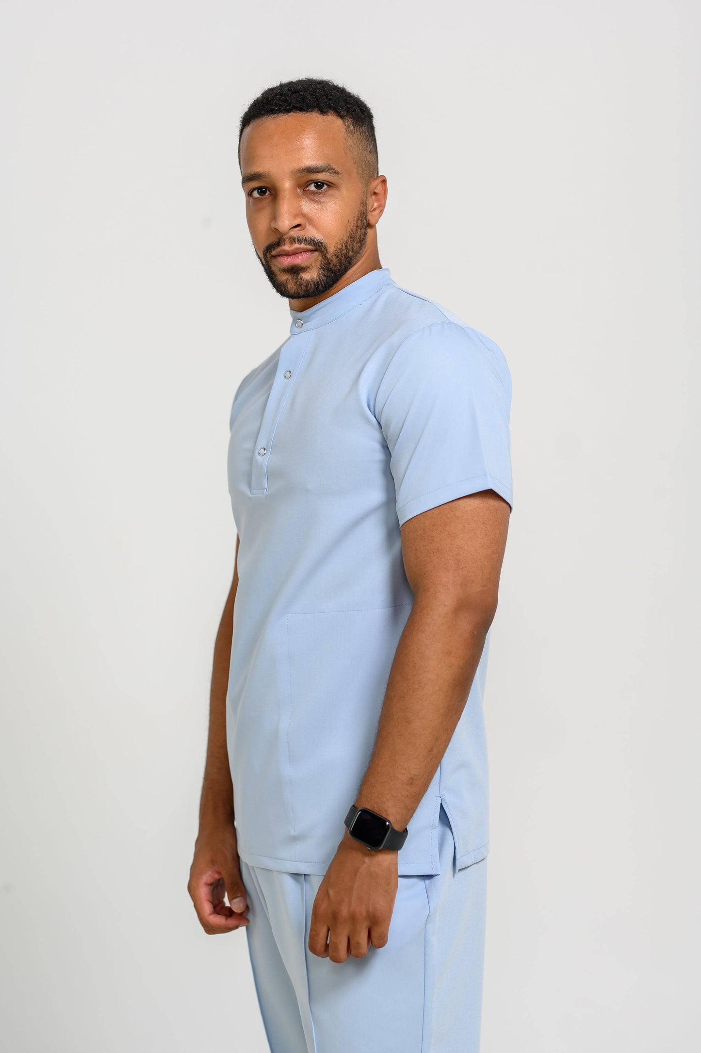 Bluza Medicala Valuca STRETCH Barbati - BabyBlue - vedere laterala - material elastic - Akitex
