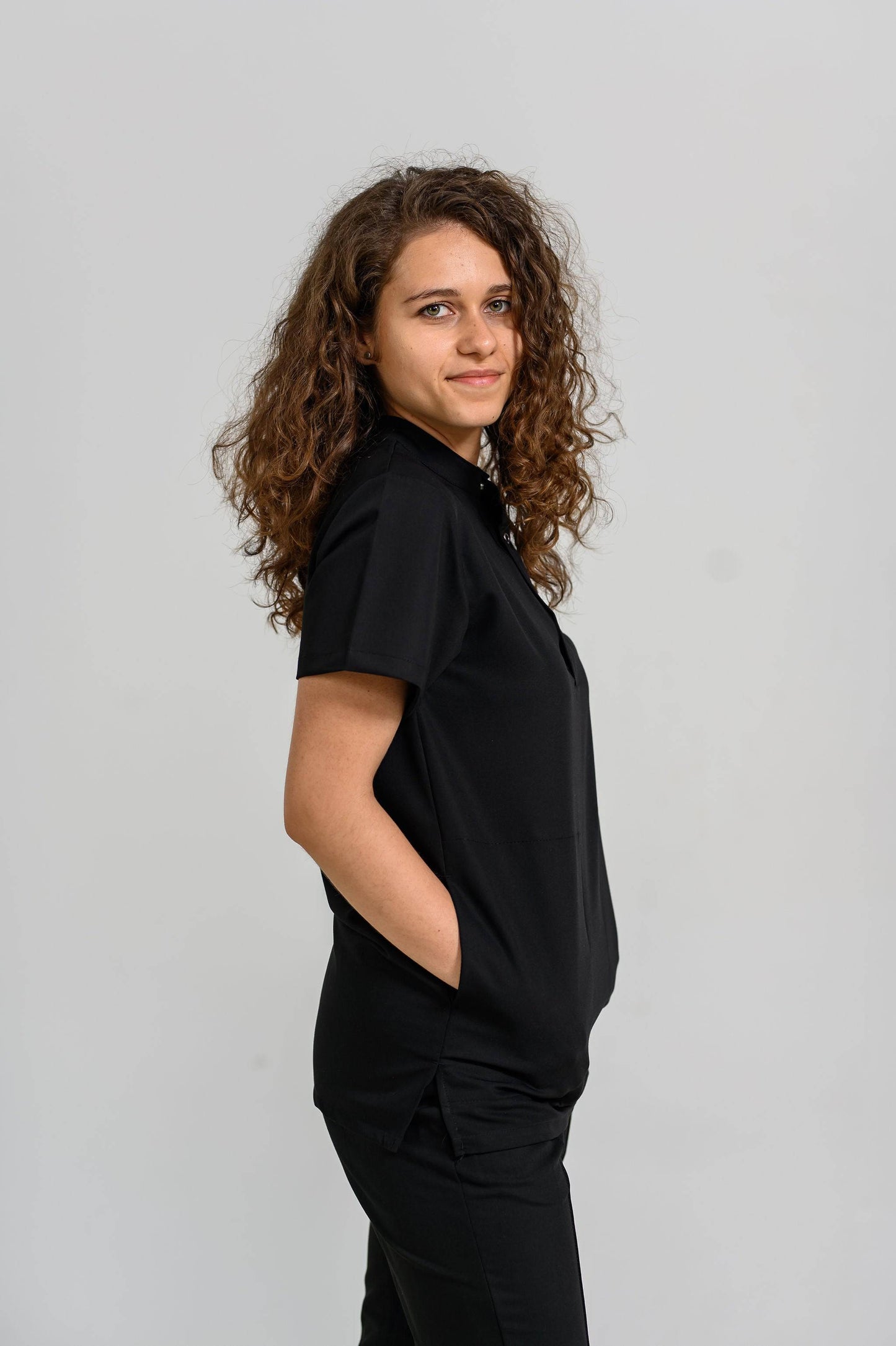Bluza Medicala Valuca STRETCH Femei - Negru - vedere laterala - material elastic - Akitex