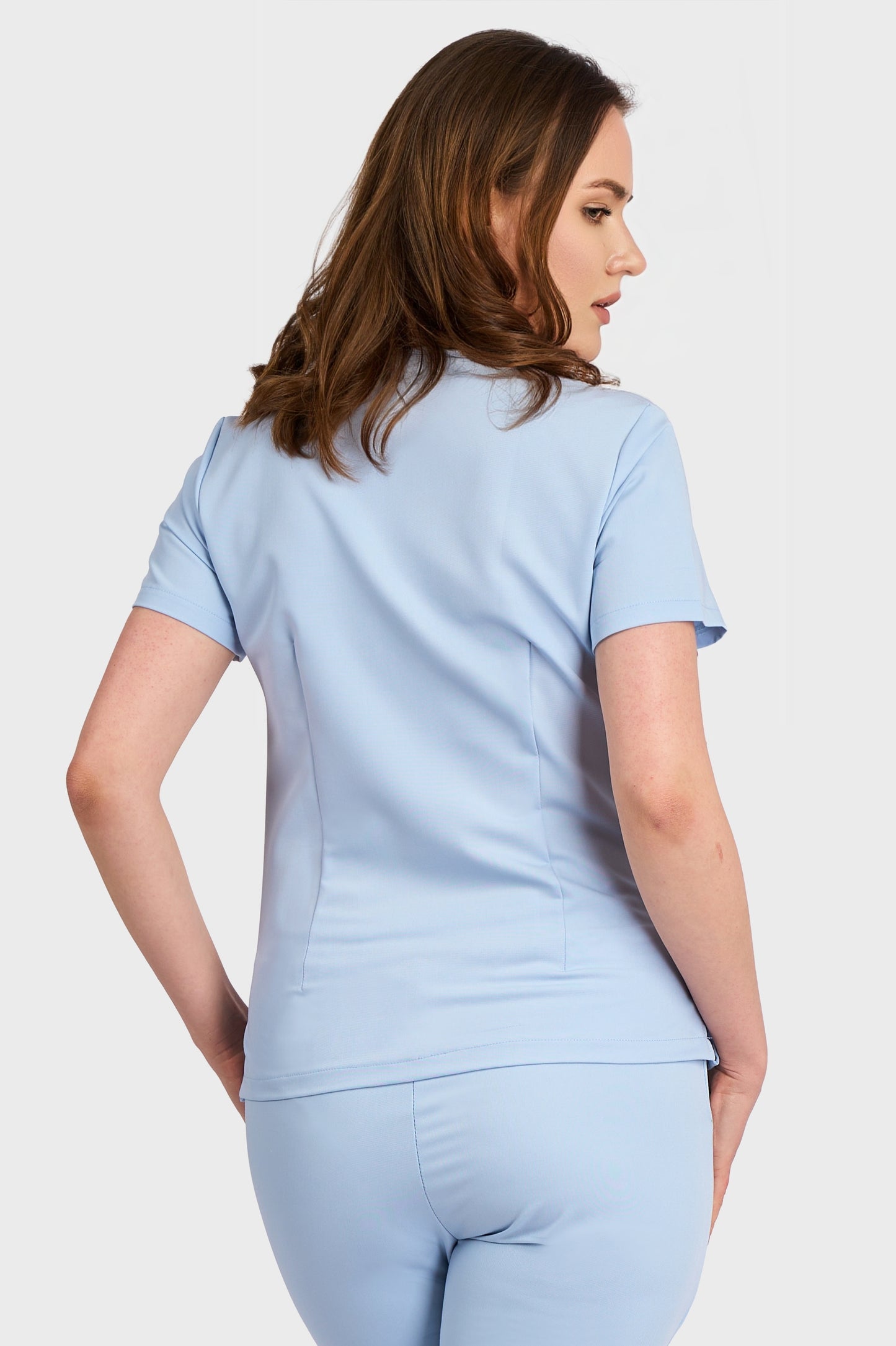 Costum medical din Bluza Medicala Rafaelas si Pantaloni Medicali cu elastic si snur STRETCH - LightBlue - vedere spate - material elastic - Akitex