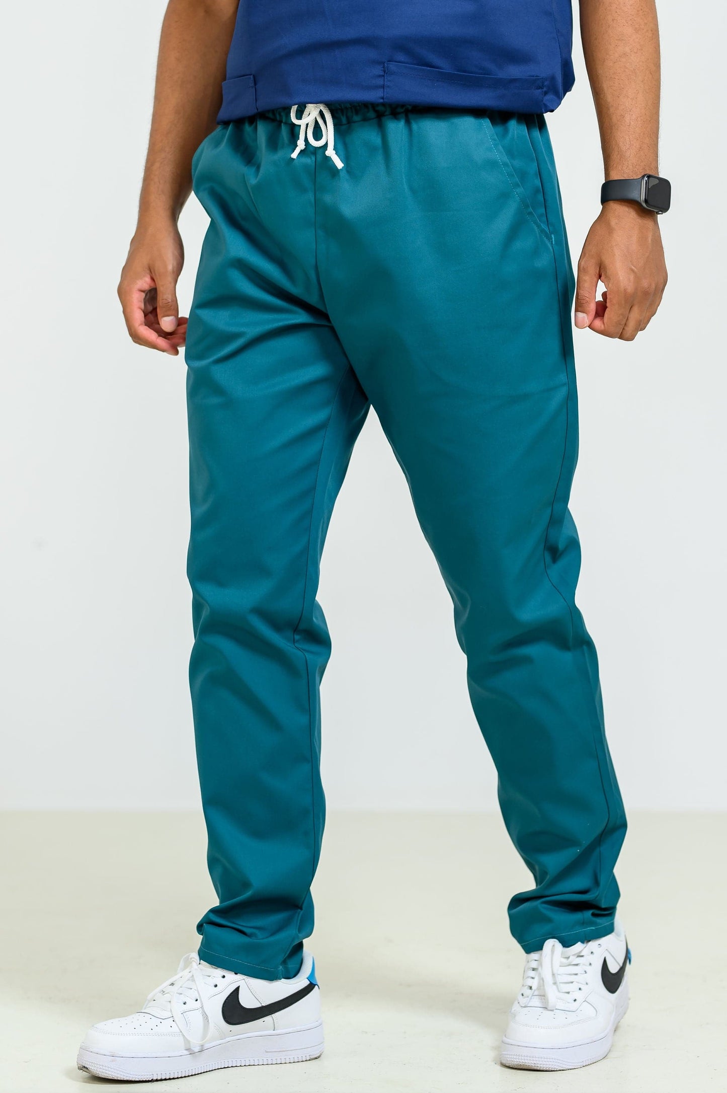 Pantaloni Medicali cu elastic si snur Barbati - Verde Padure - vedere lateral dreapta - Akitex