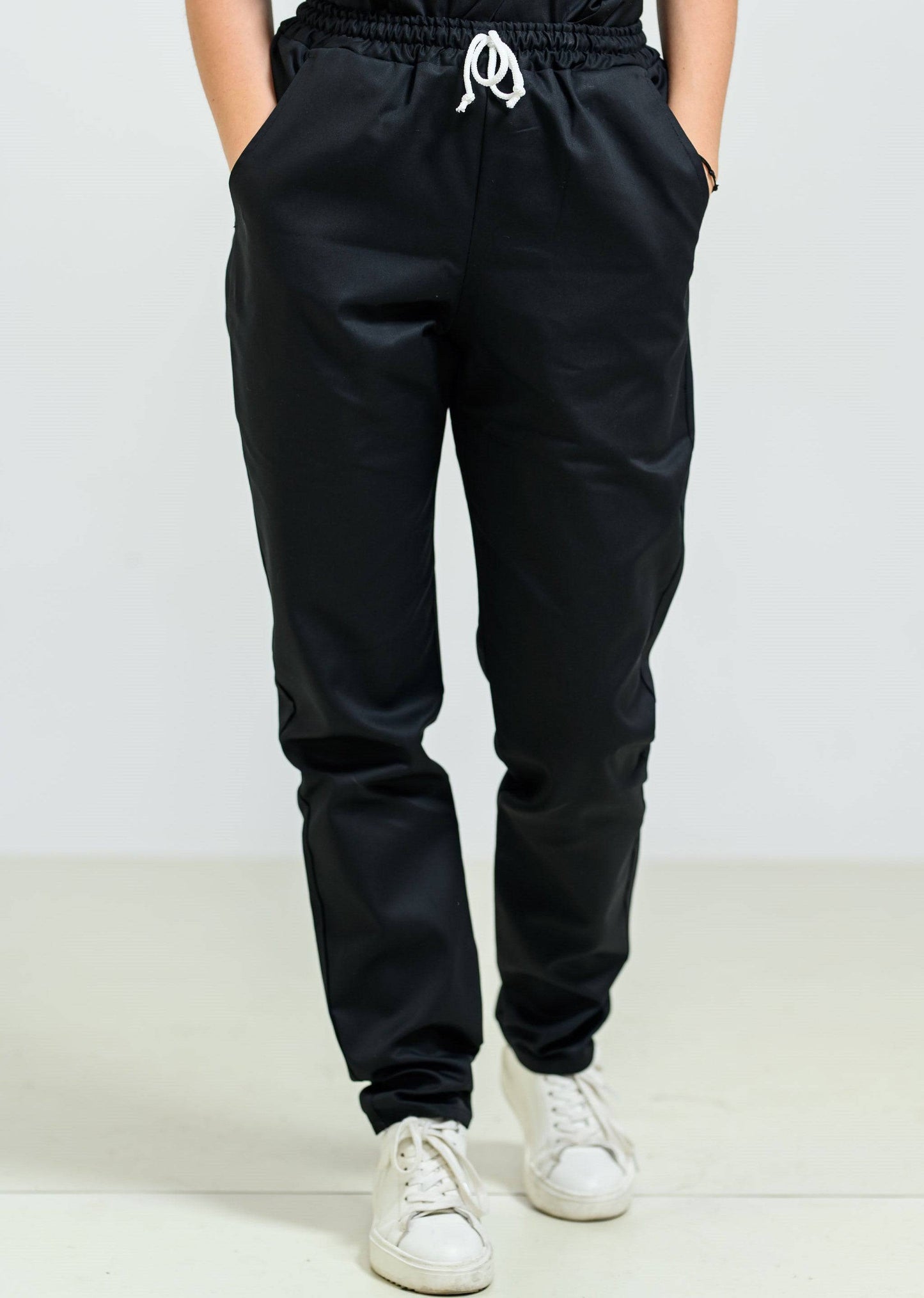 Pantaloni Medicali cu elastic si snur Femei - Negru - vedere frontala - Akitex