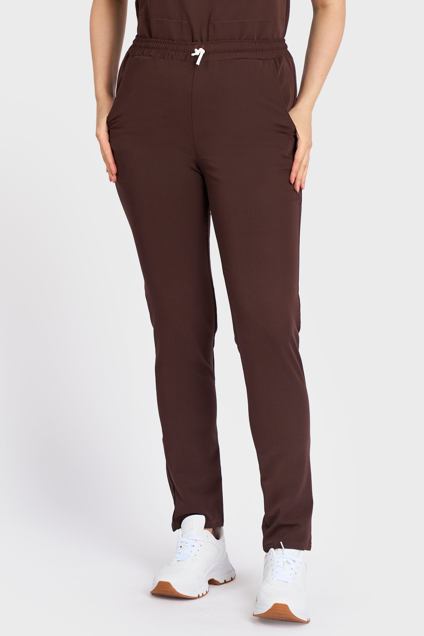 Pantaloni Medicali cu elastic si snur Femei Stretch - Choco - vedere frontala - material elastic - Akitex