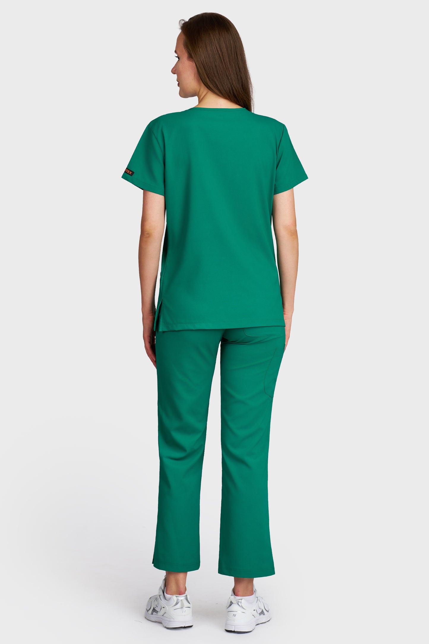 Costum medical femei verde - bluza medicala Juliette si pantaloni Violeta, vedere din spate - AKITEX