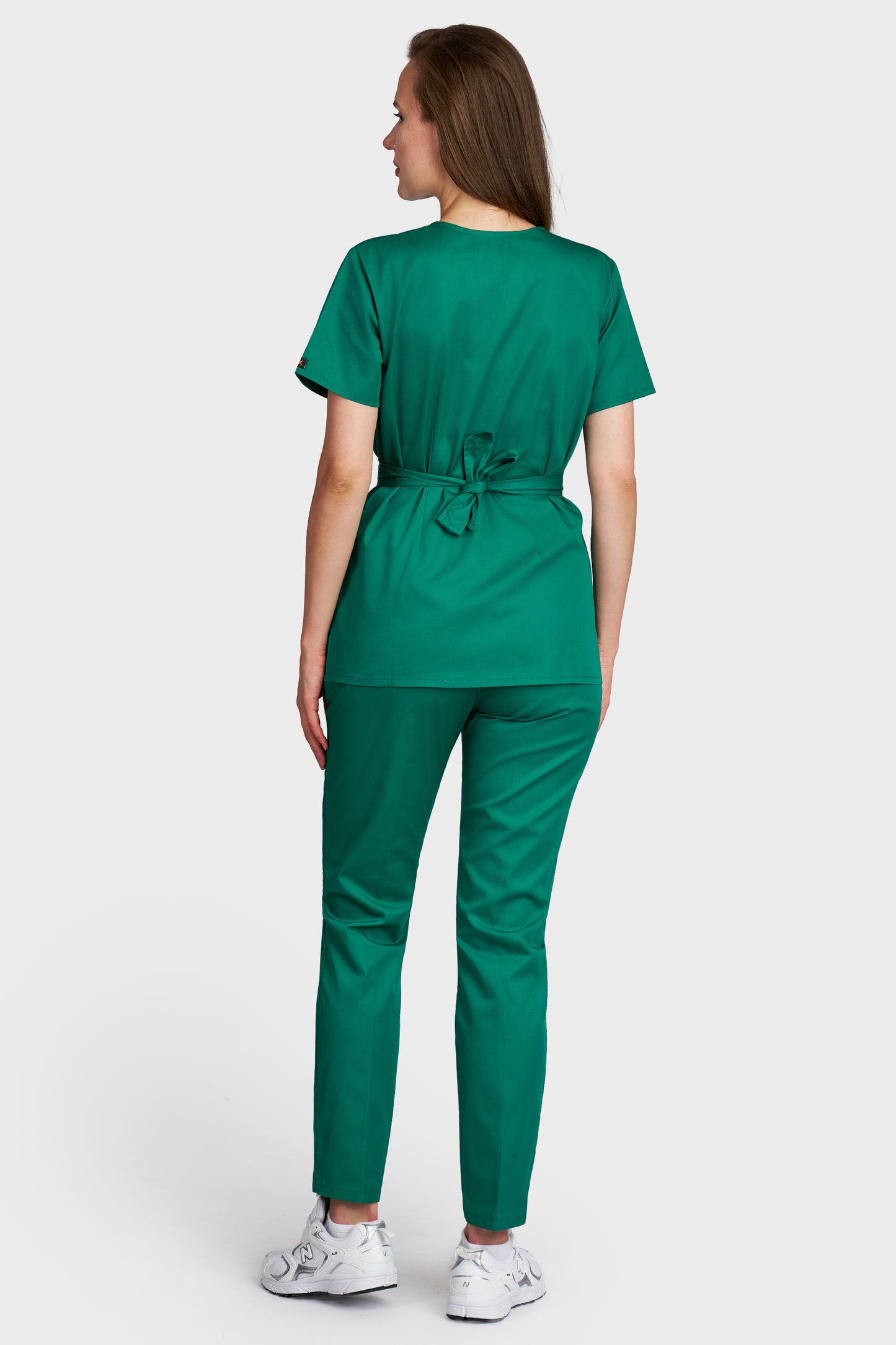 Costum medical femei verde - bluza medicala Kimono si pantaloni Alisa, vedere din spate - AKITEX