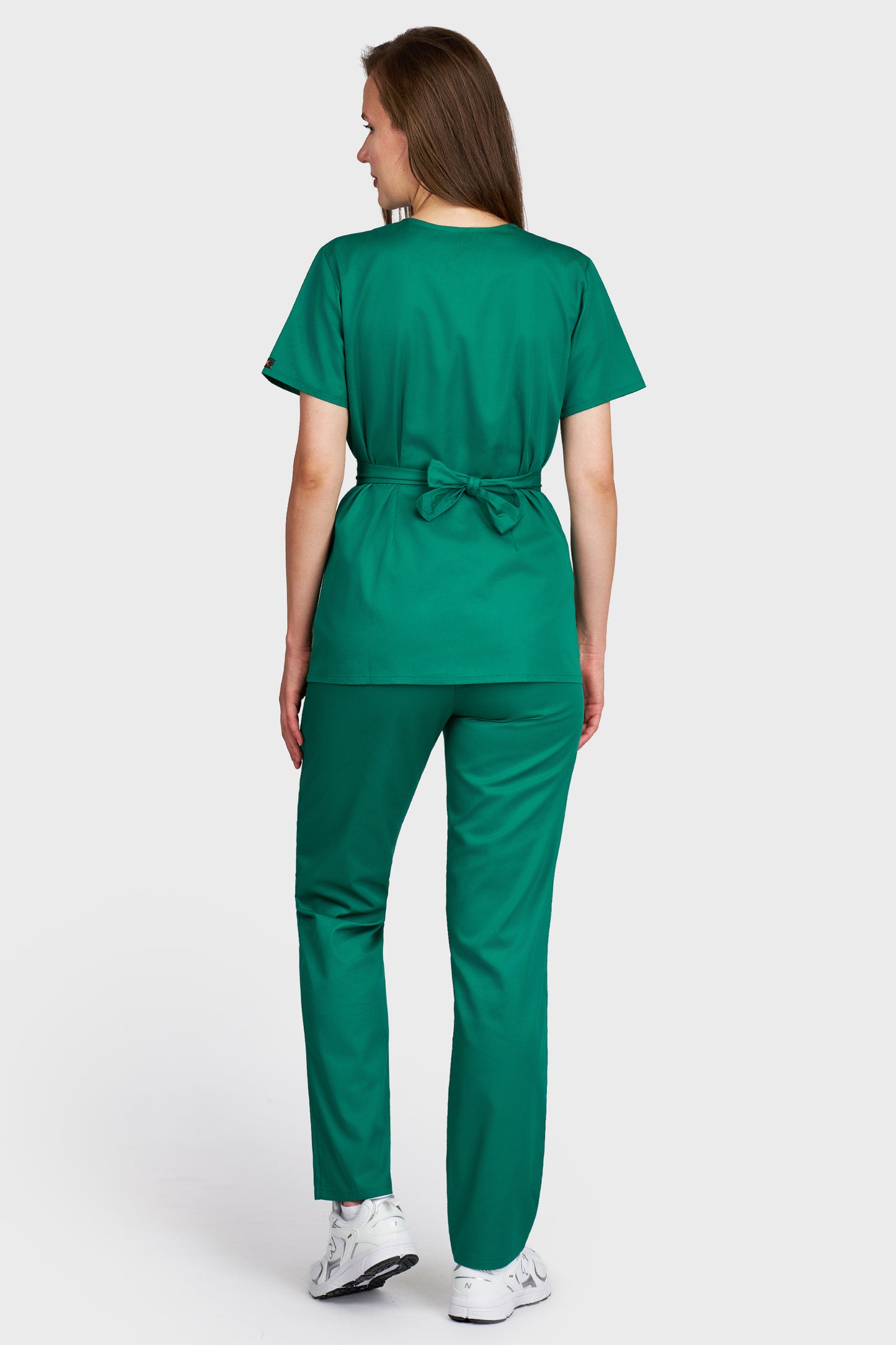 Costum medical femei verde - bluza medicala Kimono si pantaloni cu elastic si snur, vedere din spate - AKITEX