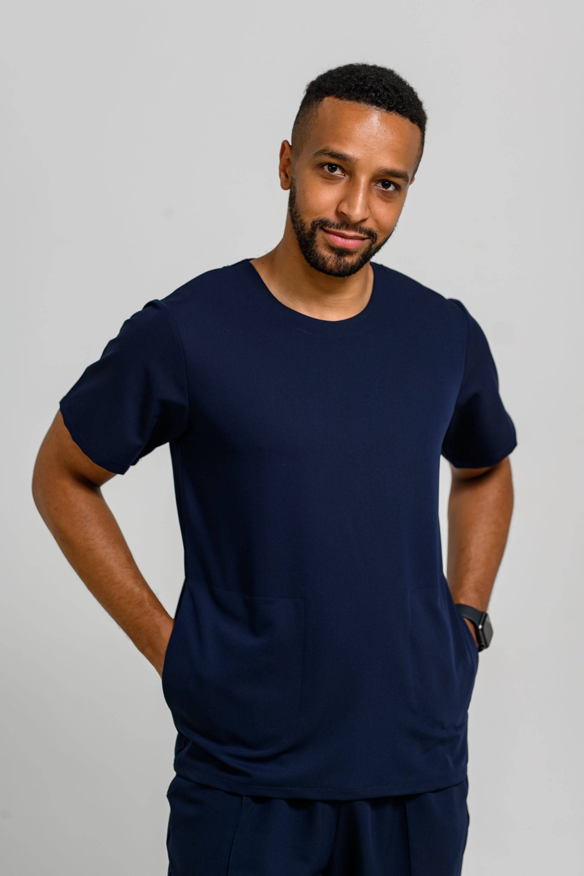 Bluza Medicala Oliver Barbati Stretch - Navy - vedere laterala - material elastic - Akitex 