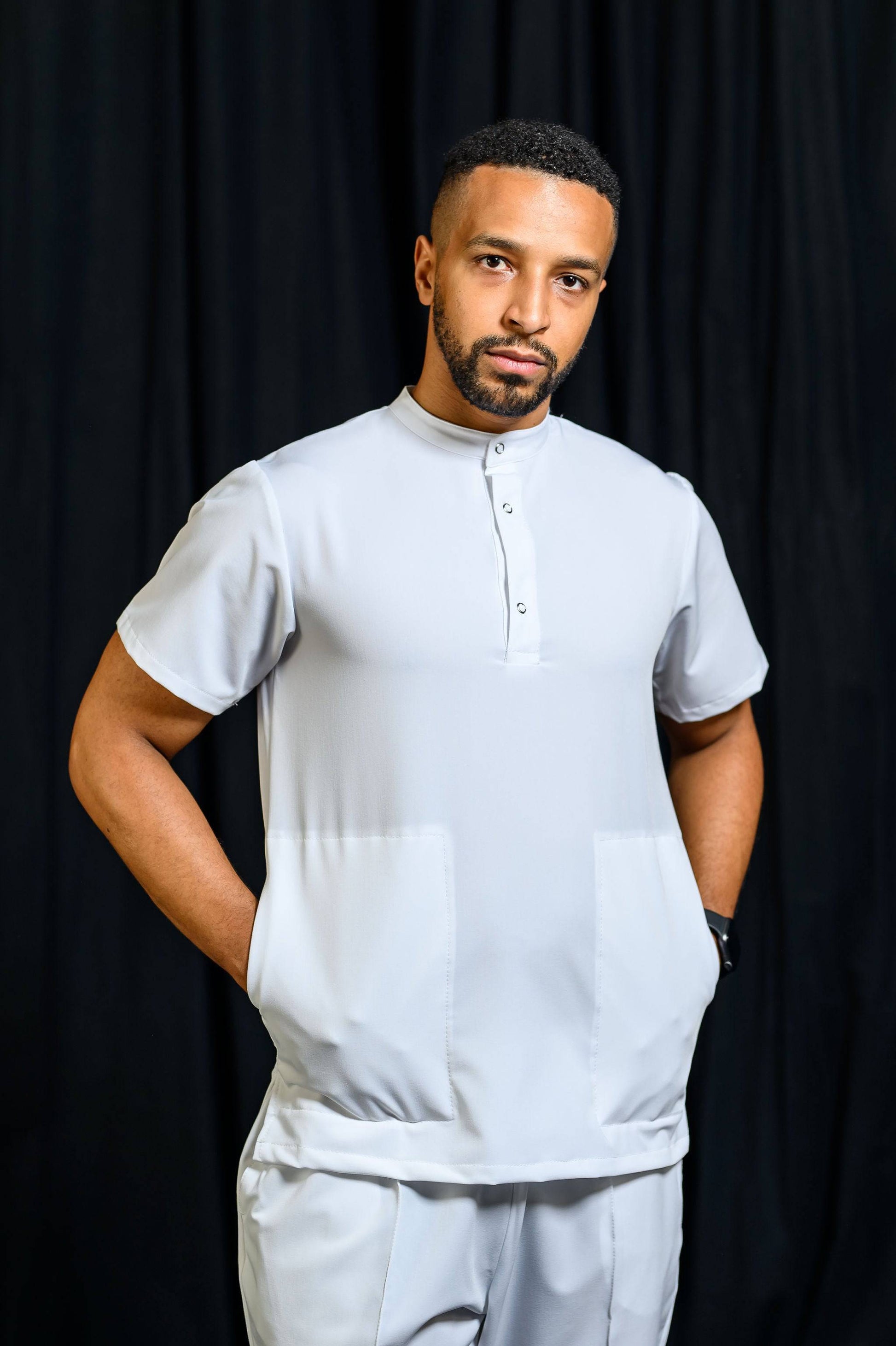 Bluza Medicala Valuca STRETCH Barbati - Alb - vedere totala - material elastic - Akitex 