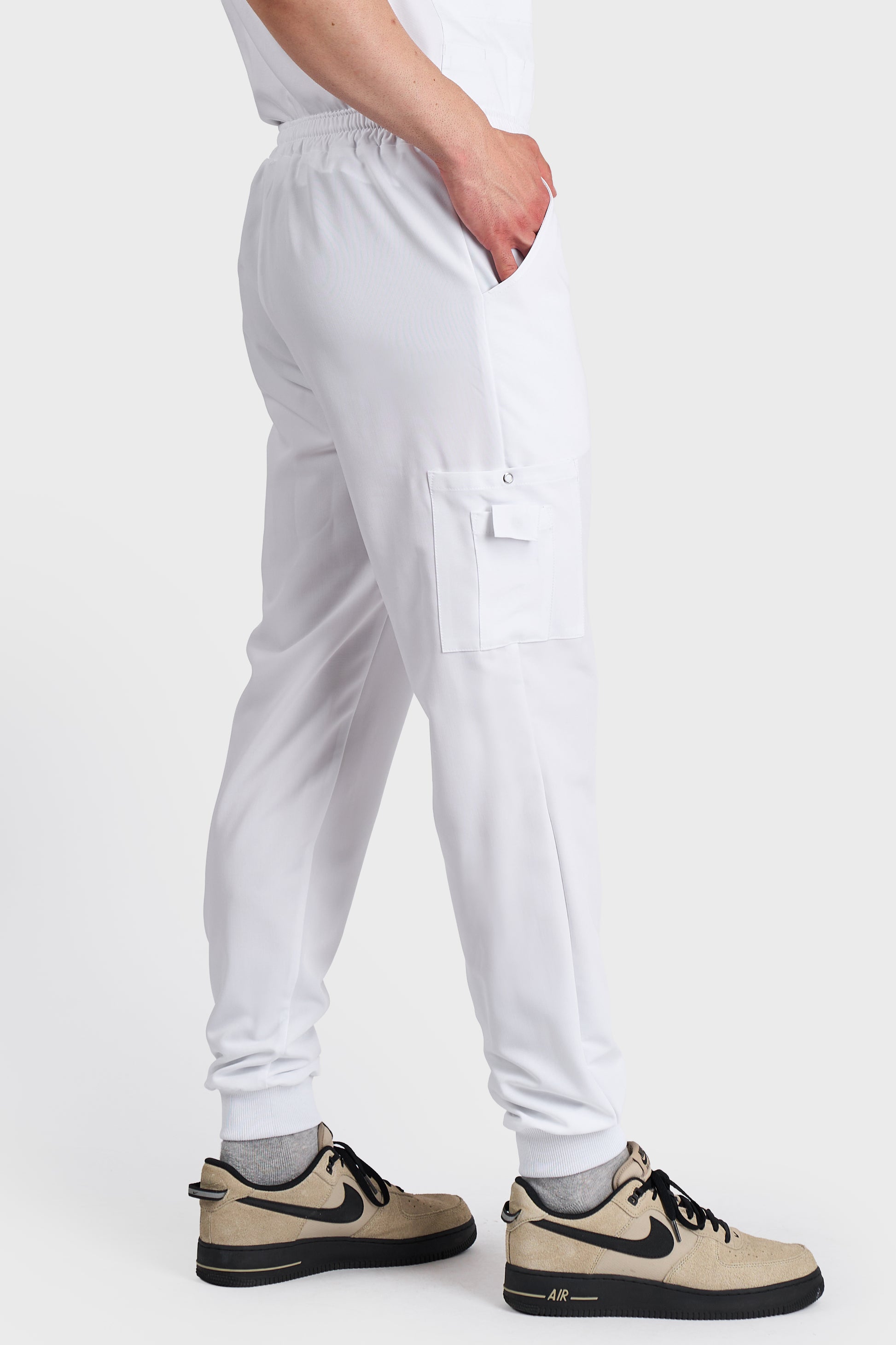 Pantaloni Medicali Joger Barbati Stretch - Alb - vedere lateral - material elastic - Akitex 