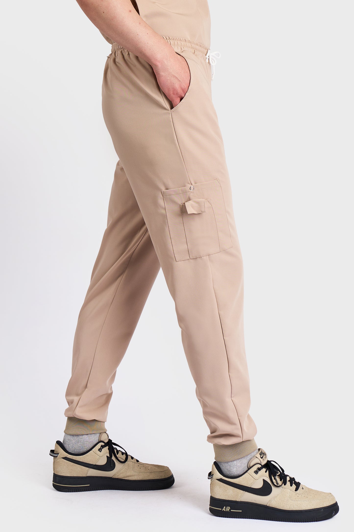 Pantaloni Medicali Joger Barbati Stretch - Safari - vedere laterala - material elastic- Akitex 
