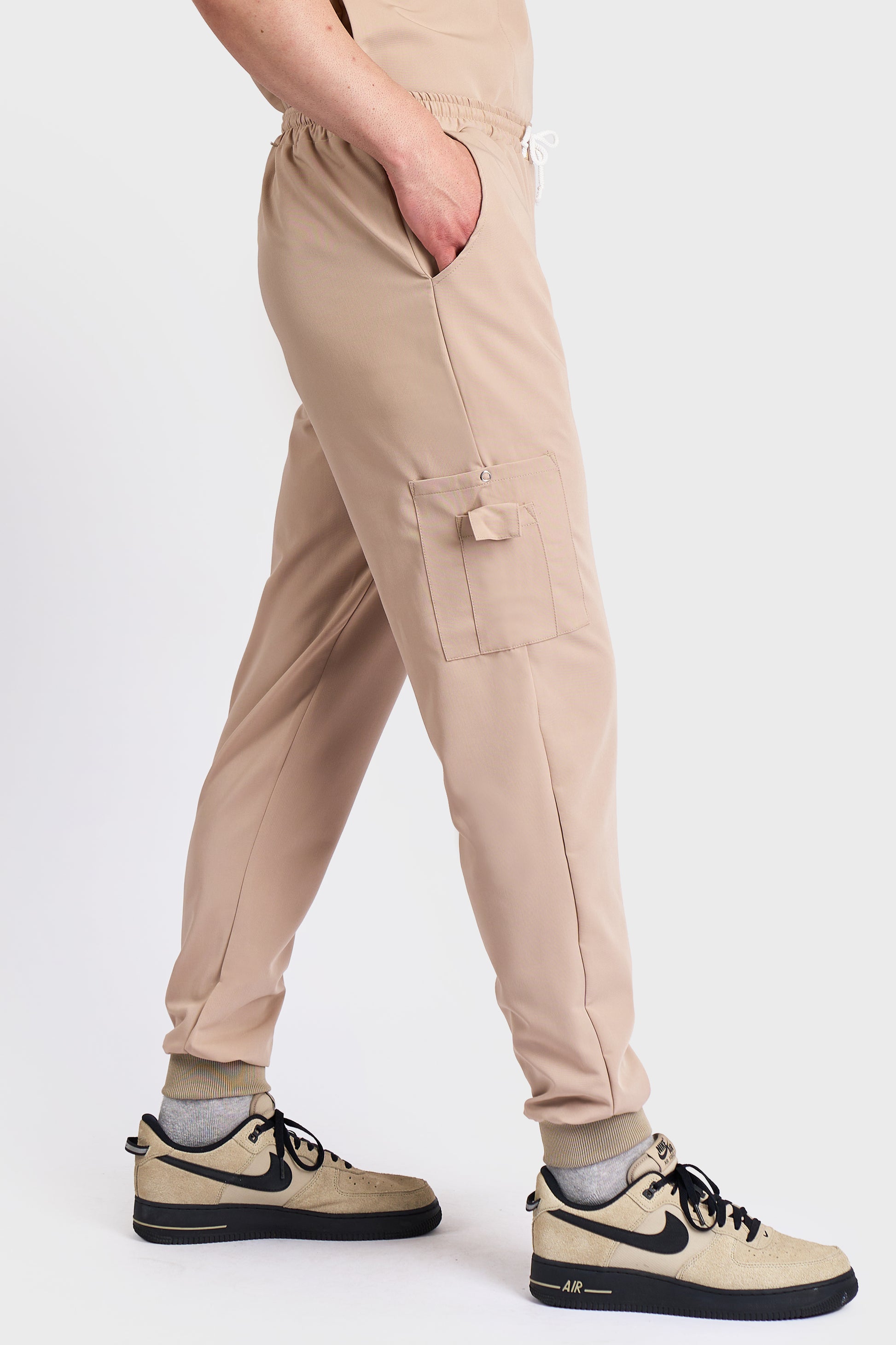 Pantaloni Medicali Joger Barbati Stretch - Safari - vedere laterala - material elastic- Akitex 