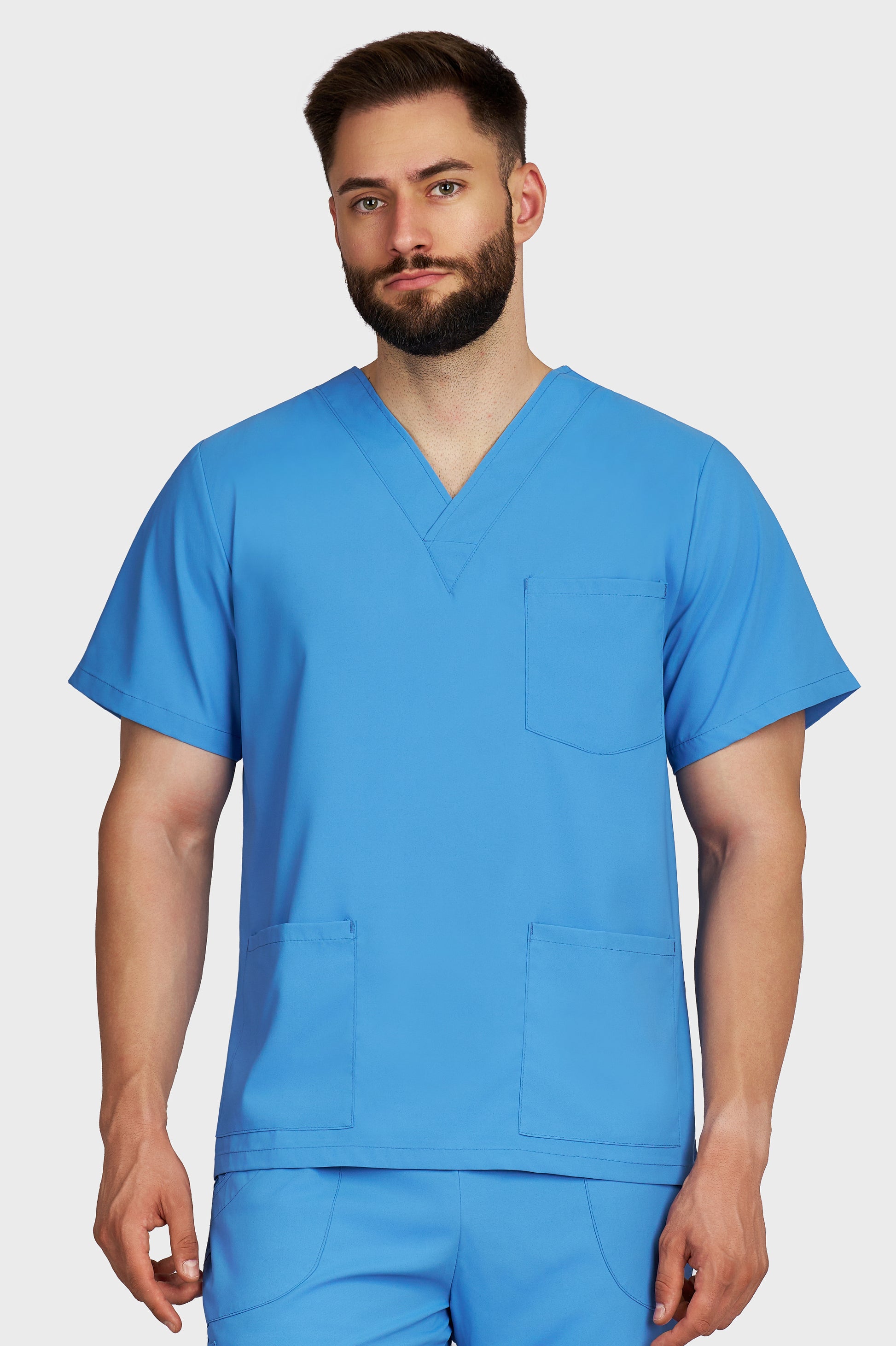 Bluza medicala barbati cu guler in V albastru azur stretch - vedere din fata - AKITEX