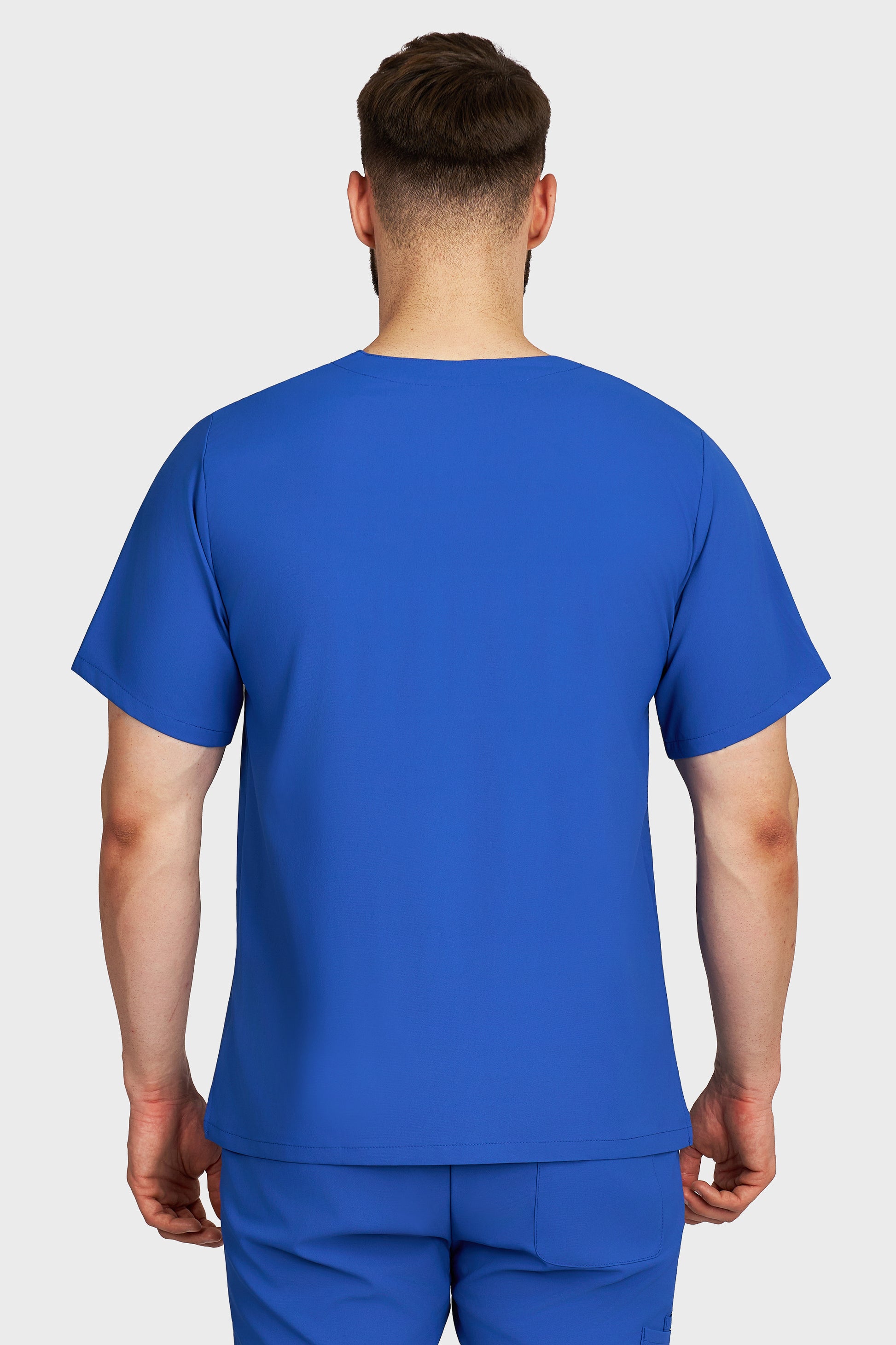Bluza medicala barbati cu guler in V albastru royal stretch - vedere din spate - AKITEX