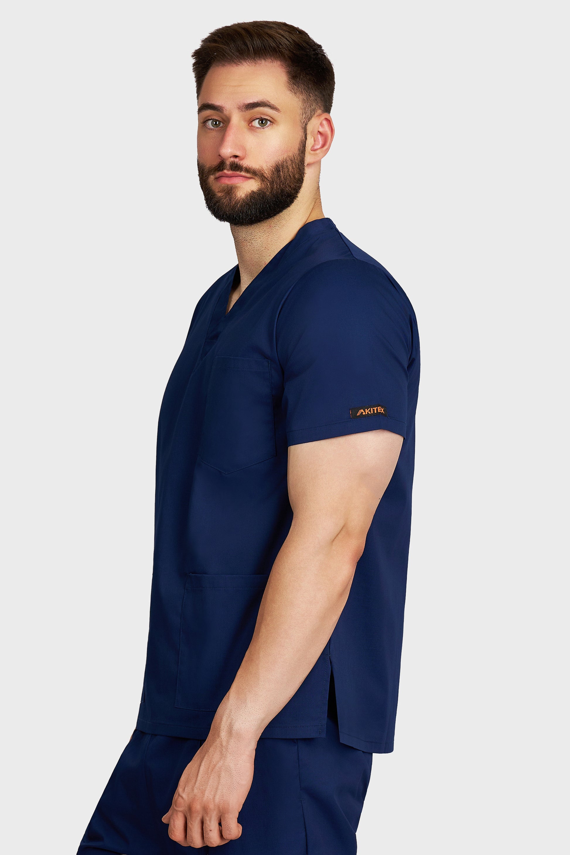 Bluza medicala barbati cu guler in V bleumarin - vedere laterala - AKITEX
