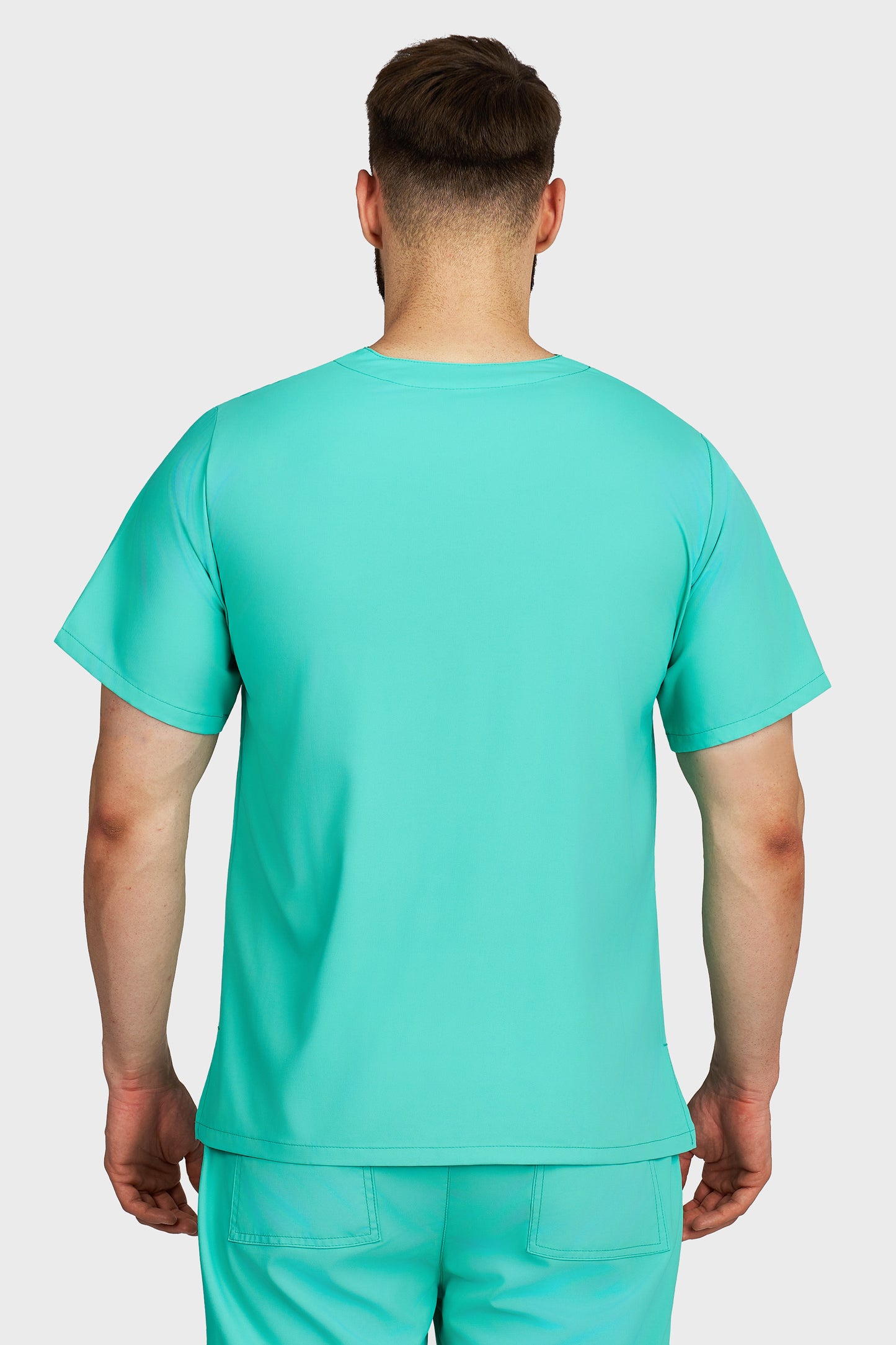 Bluza medicala barbati cu guler in V menta stretch - vedere din spate - AKITEX