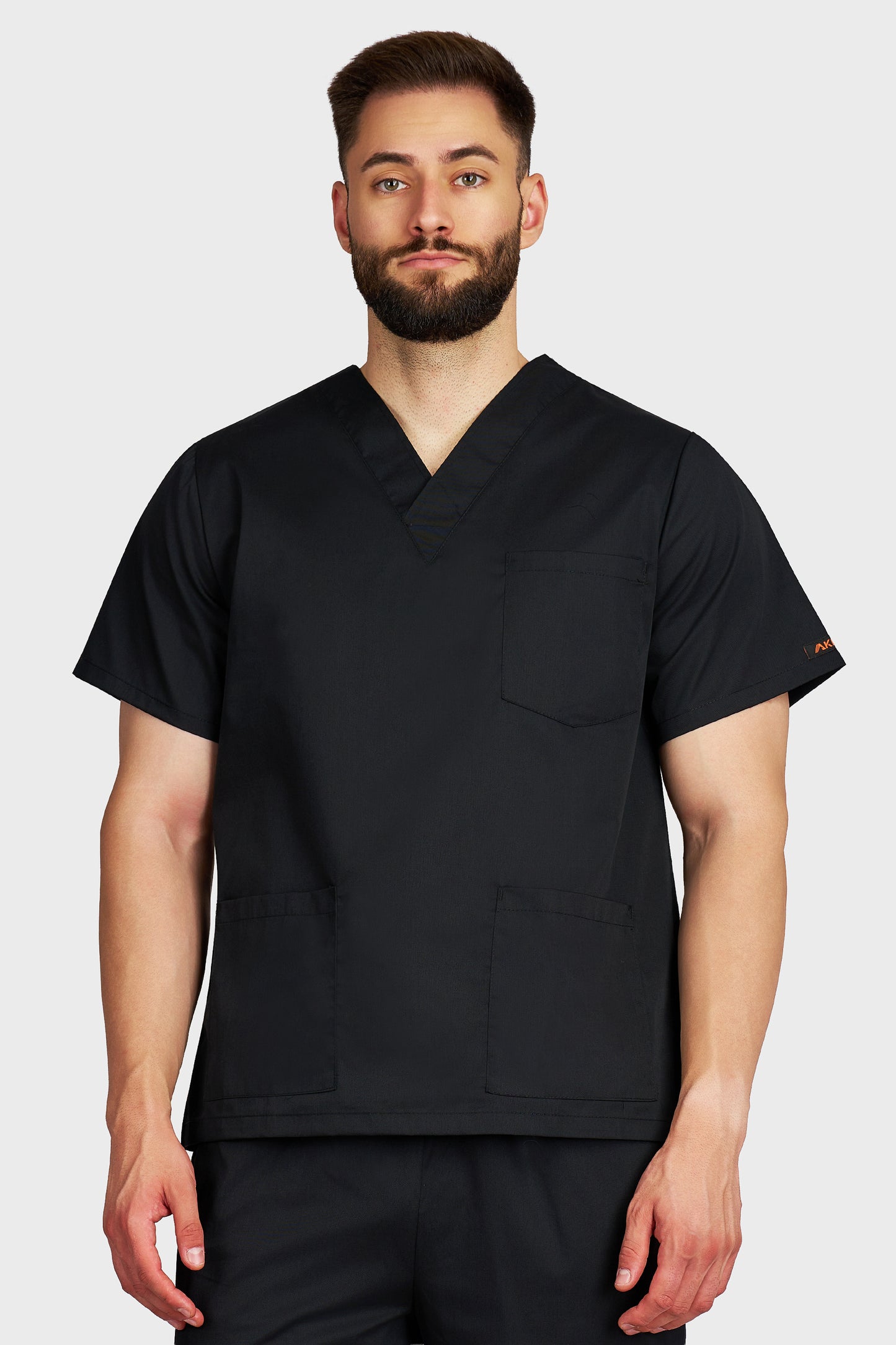 Bluza medicala barbati cu guler in V negru - vedere din fata - AKITEX