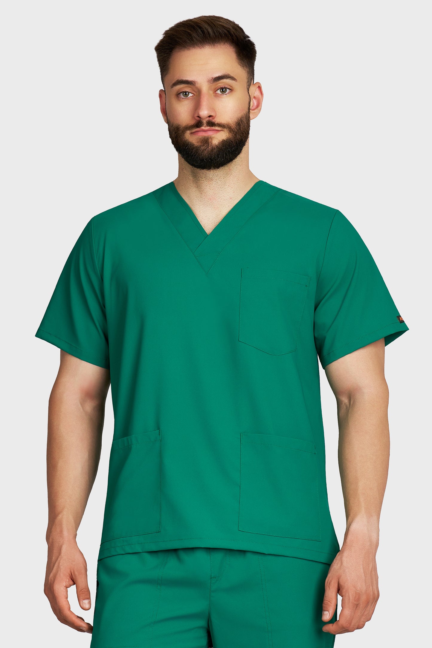 Bluza medicala barbati cu guler in V verde stretch - vedere din fata - AKITEX