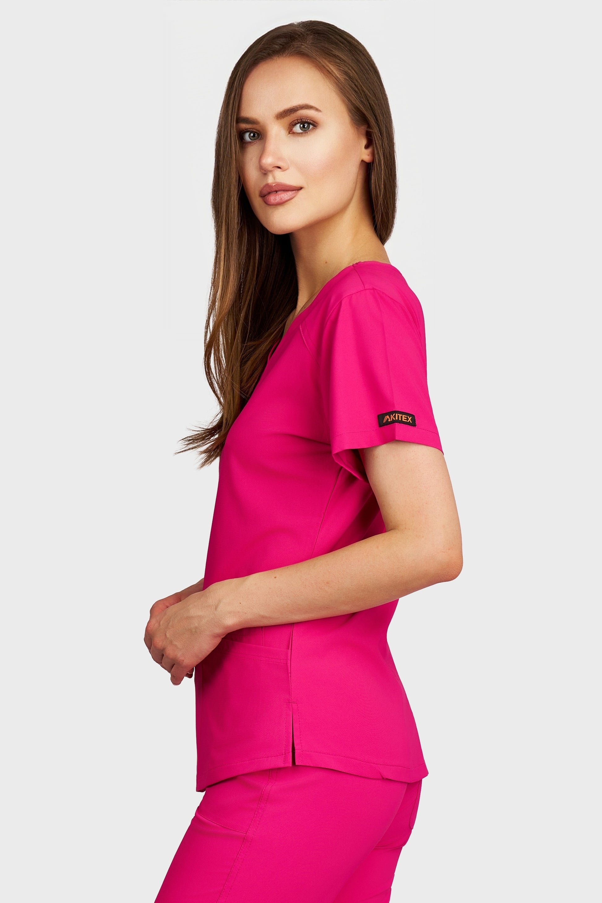 Bluza medicala femei Carmen fucsia stretch - vedere laterala - AKITEX