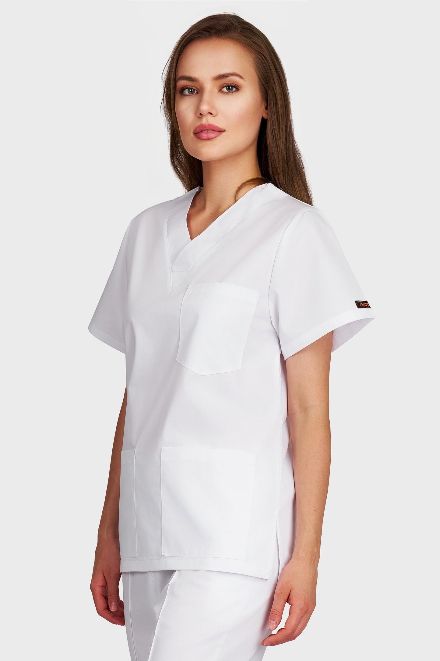 Bluza medicala femei cu guler in V alb - vedere laterala - AKITEX