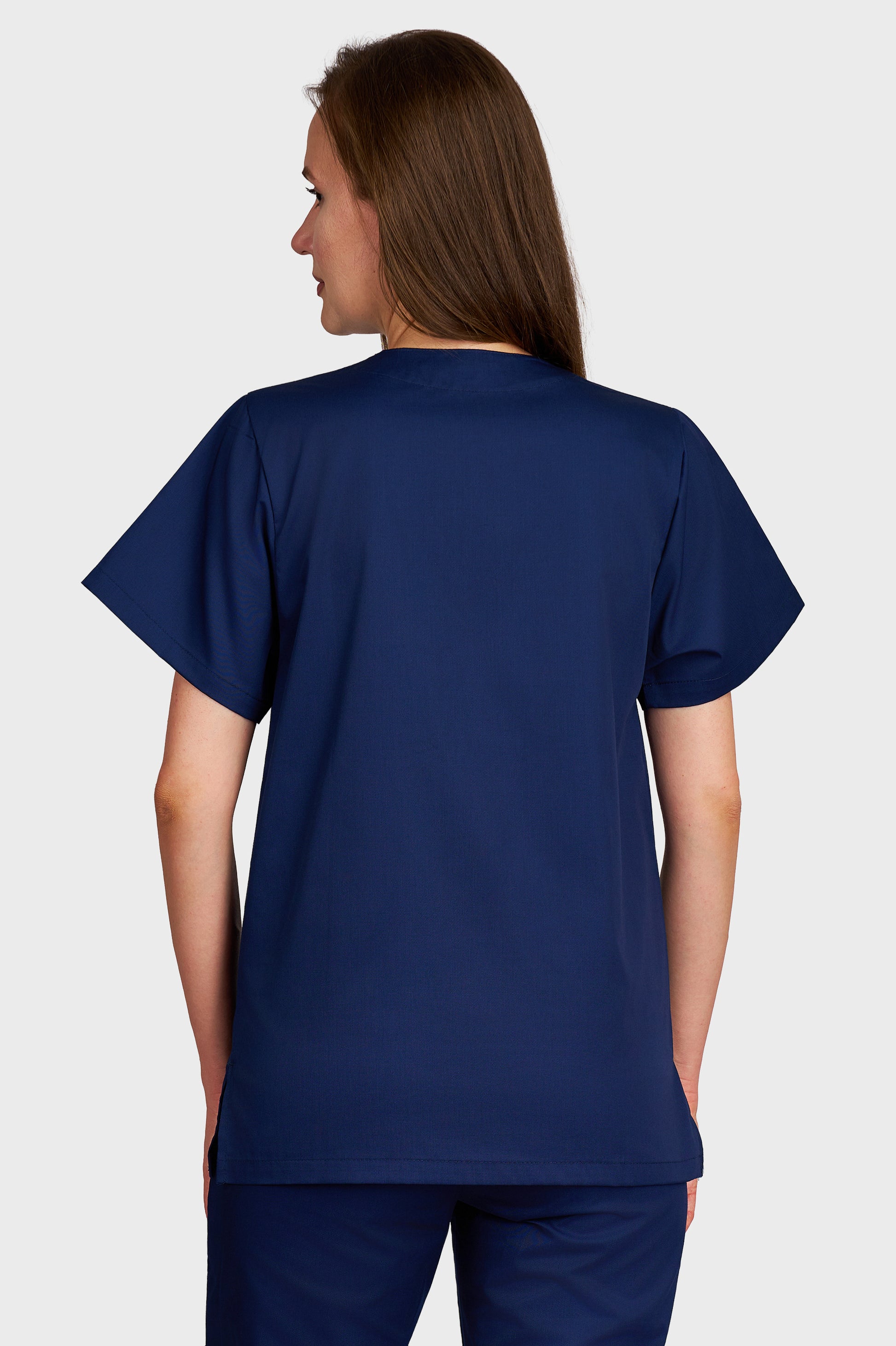 Bluza medicala femei cu guler in V bleumarin - vedere din spate - AKITEX
