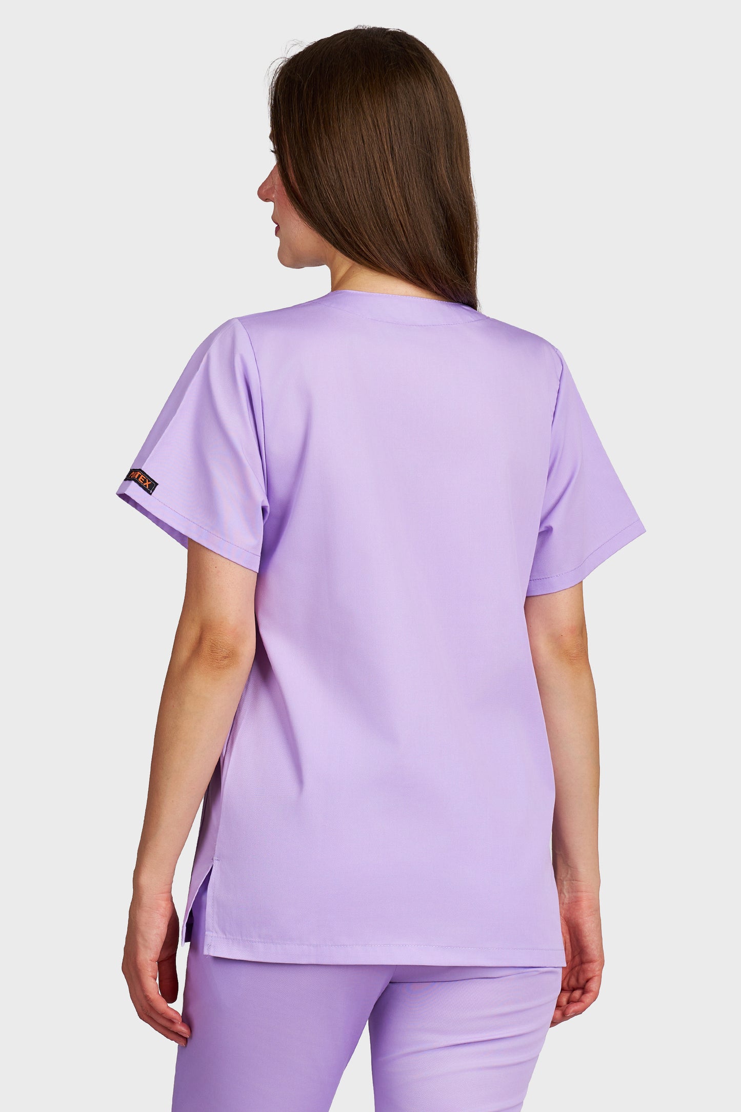 Bluza medicala femei cu guler in V lila - vedere din spate - AKITEX