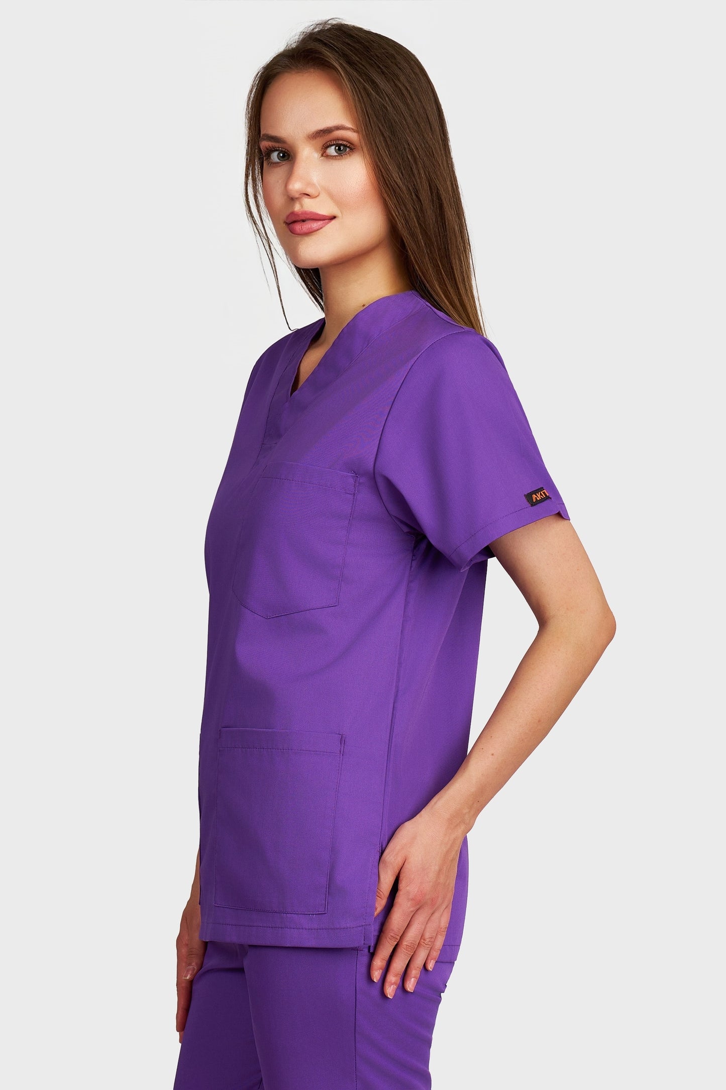 Bluza medicala femei cu guler in V mov - vedere laterala - AKITEX