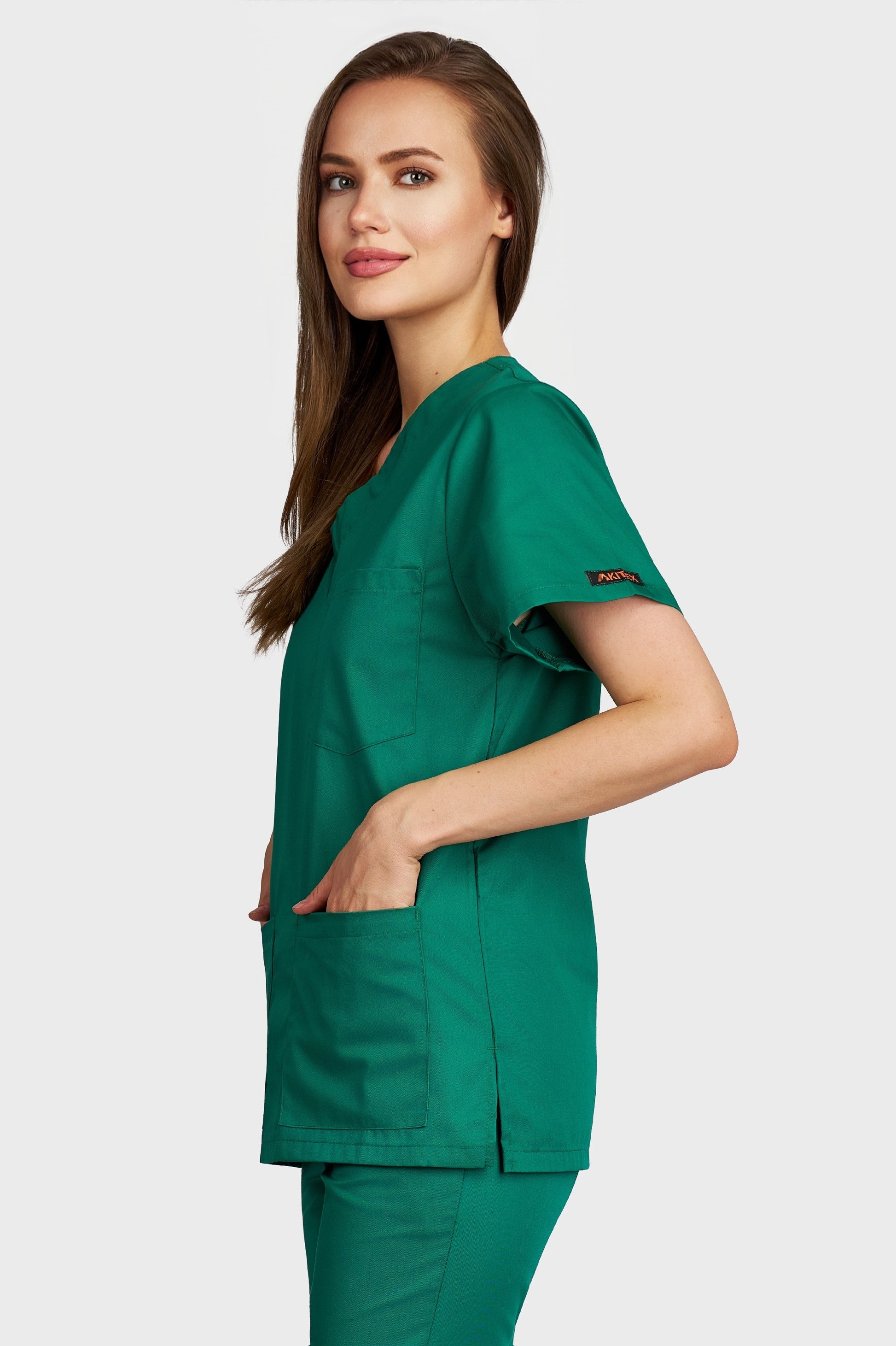 Bluza medicala femei cu guler in V verde - vedere laterala - AKITEX