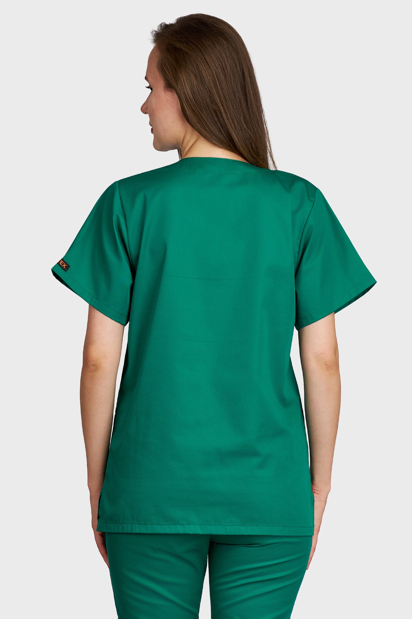 Bluza medicala femei cu guler in V verde - vedere din spate - AKITEX