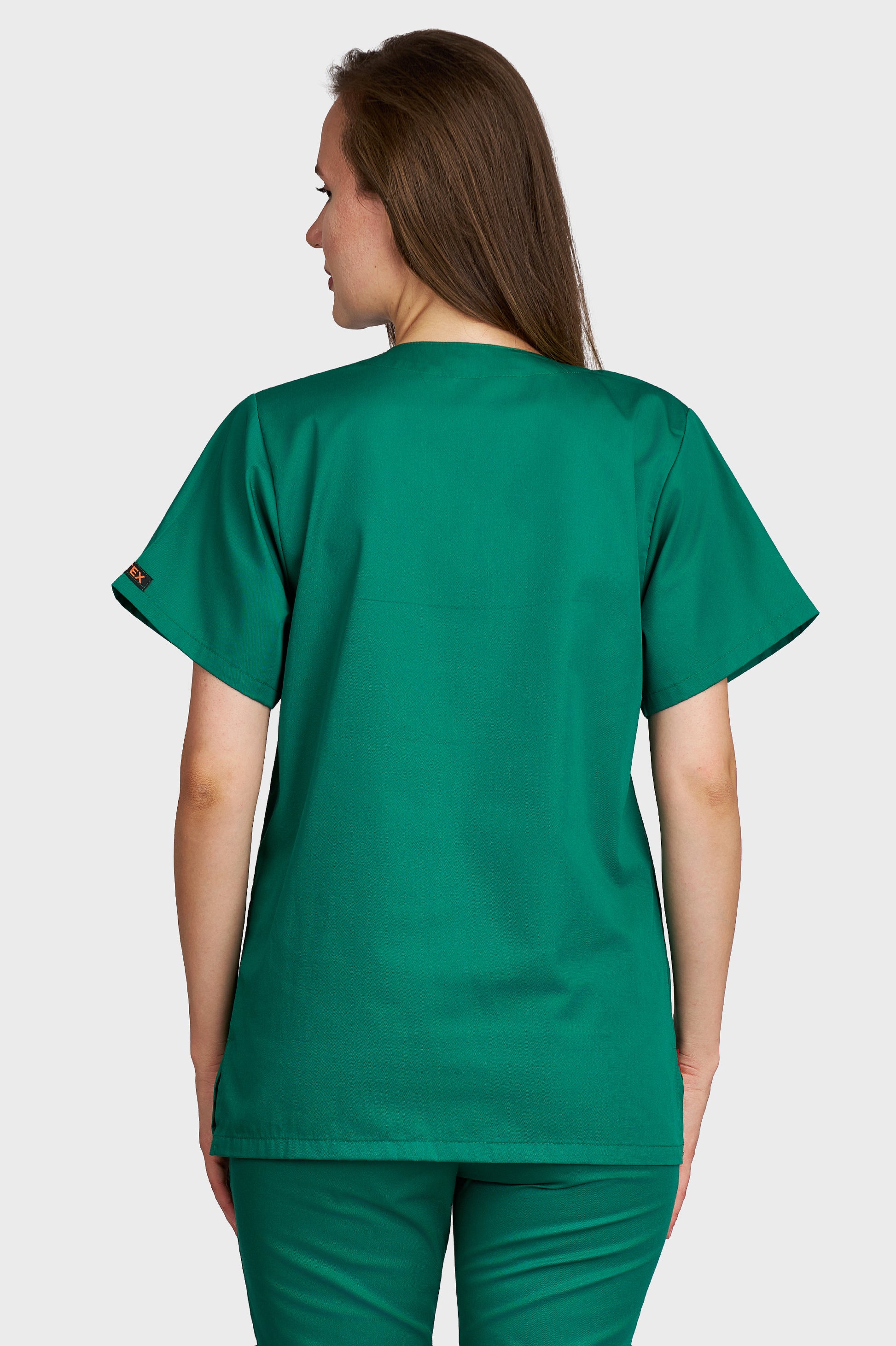 Bluza medicala femei cu guler in V verde - vedere din spate - AKITEX