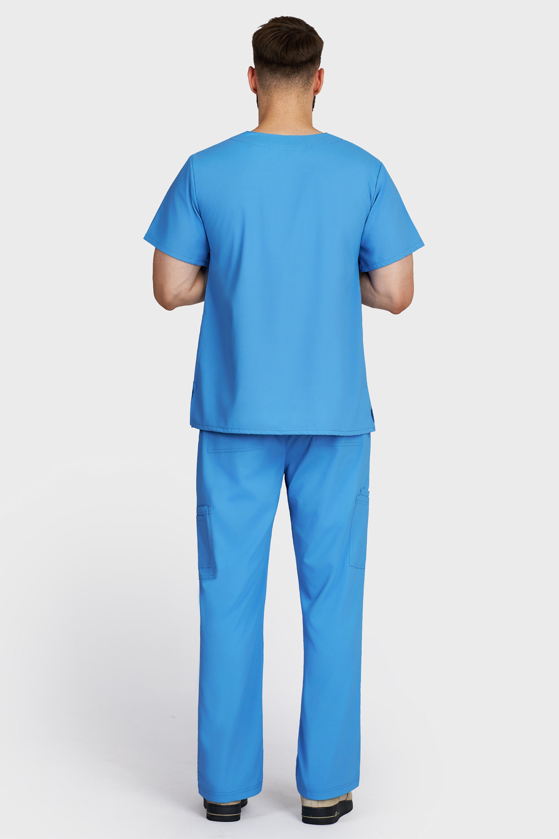 Costum medical barbati albastru azur - bluza medicala Victoria si pantaloni cargo, material microstretch antimicrobian, vedere din spate - AKITEX