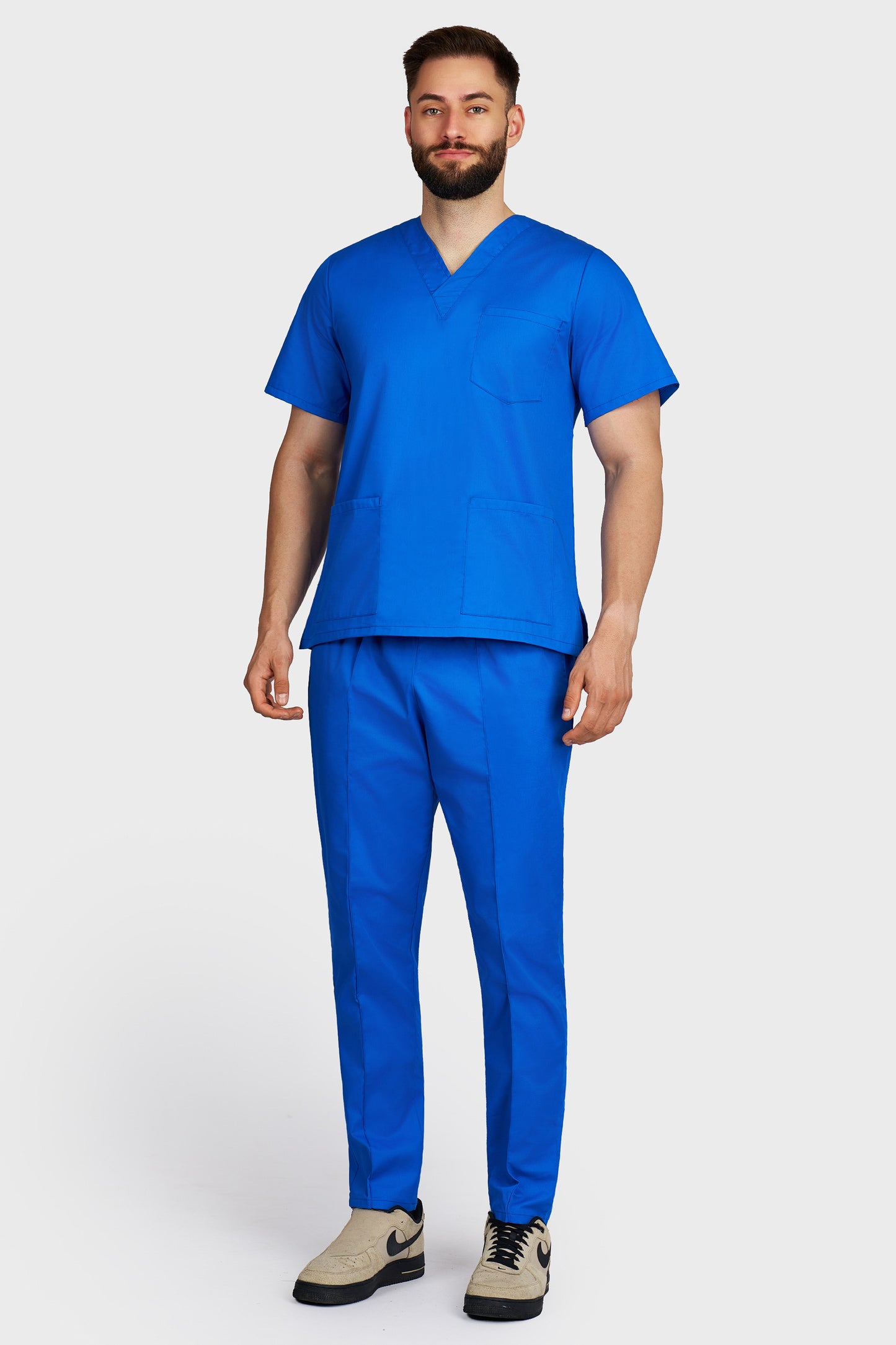 Costum medical barbati albastru royal - bluza medicala cu guler in V si pantaloni Alisa, vedere din fata - AKITEX