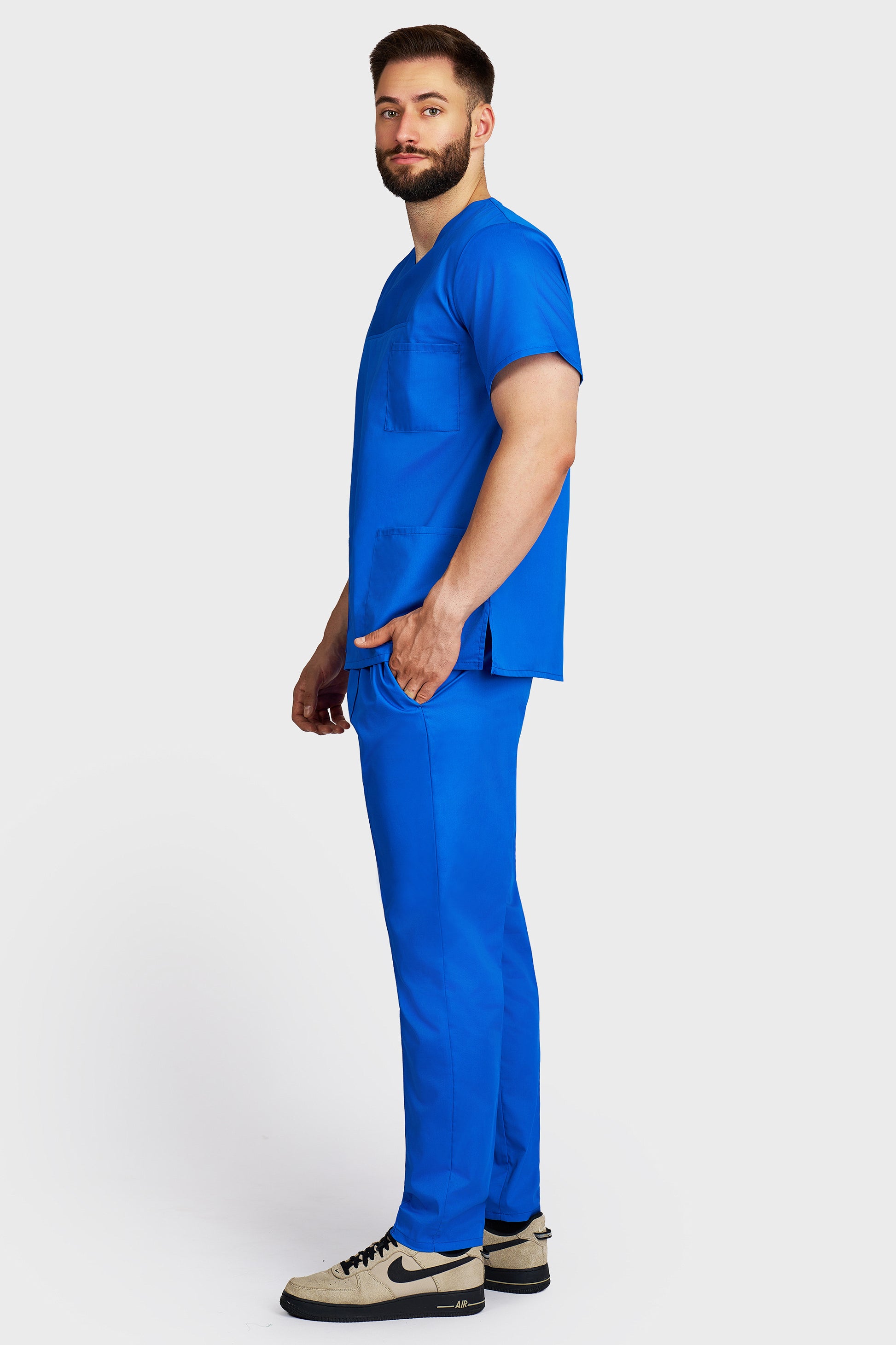 Costum medical barbati albastru royal - bluza medicala Victoria si pantaloni Alisa, vedere laterala - AKITEX