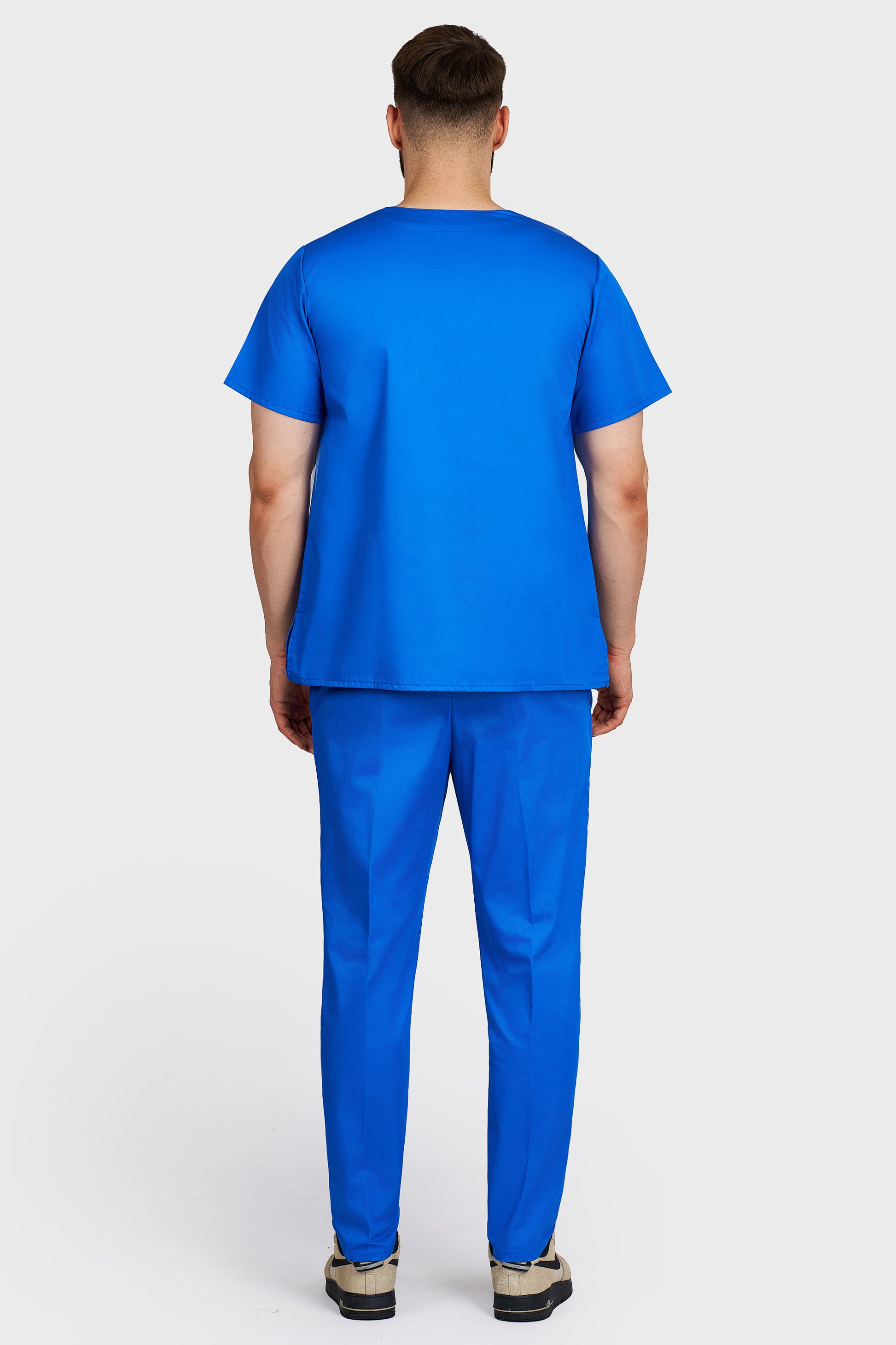 Costum medical barbati albastru royal - bluza medicala Victoria si pantaloni Alisa, vedere din spate - AKITEX