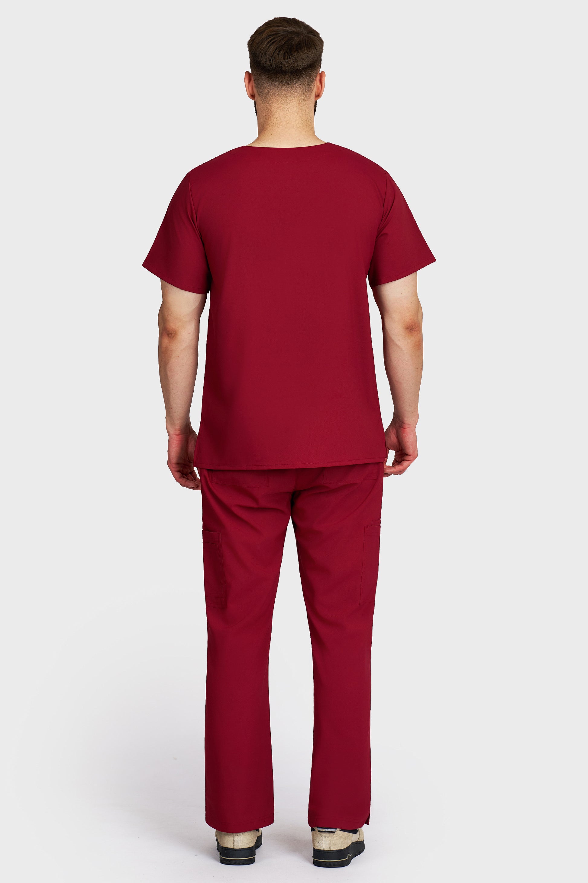 Costum medical barbati bordo - bluza medicala Victoria si pantaloni cargo, material microstretch antimicrobian, vedere din spate - AKITEX