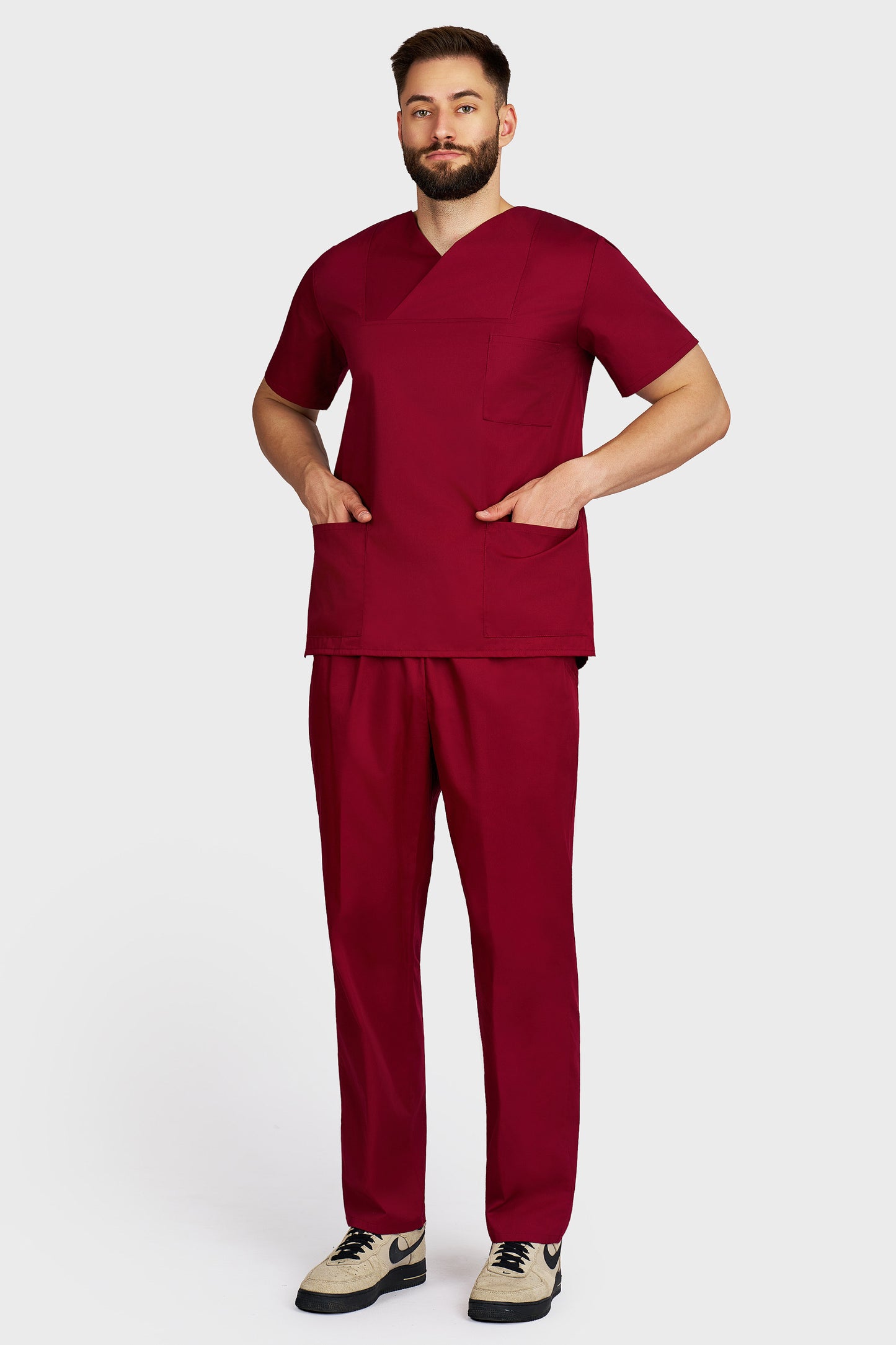 Costum medical barbati bordo - bluza medicala Victoria si pantaloni cu elastic si snur, vedere din fata - AKITEX