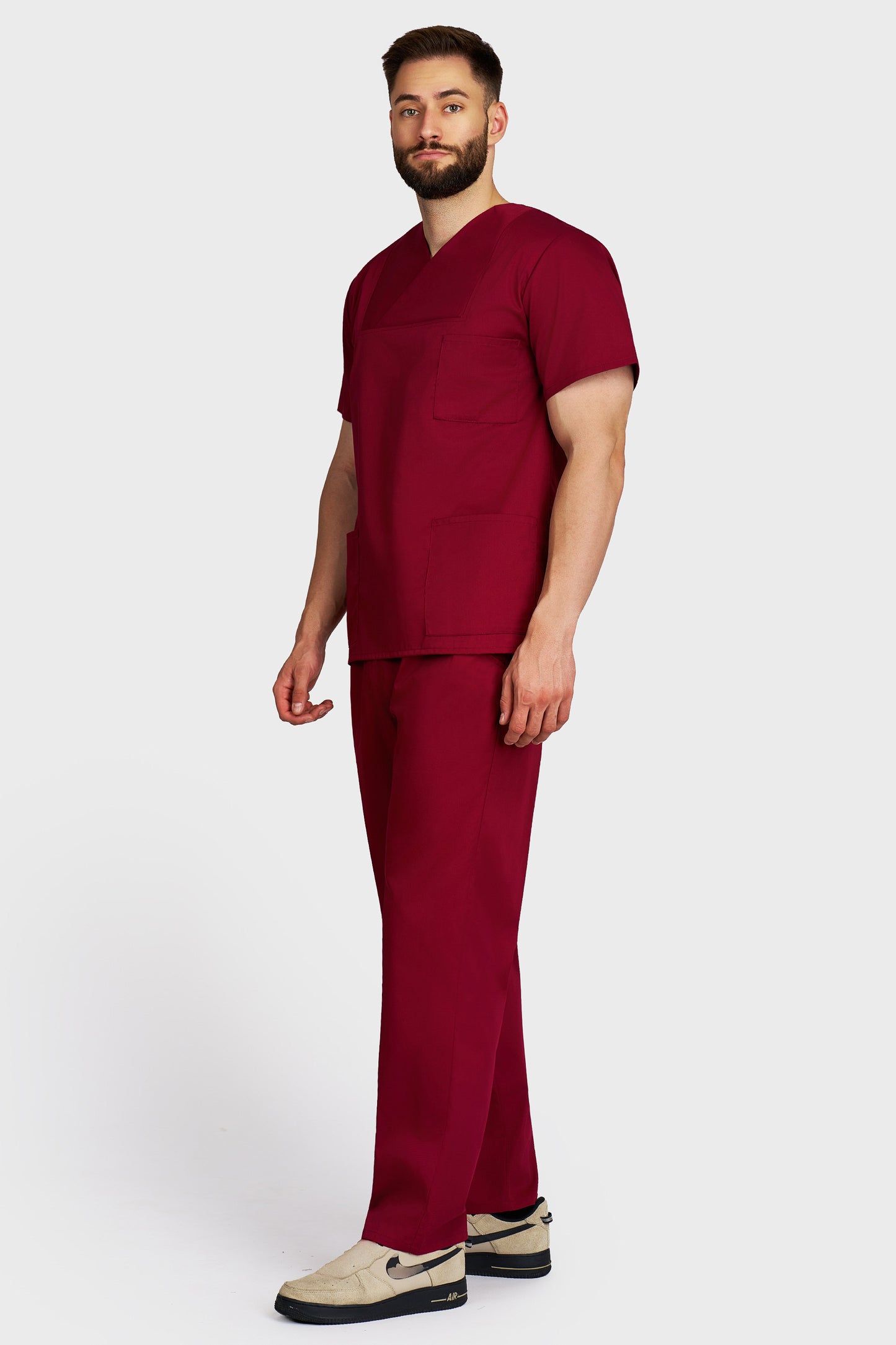 Costum medical barbati bordo - bluza medicala Victoria si pantaloni cu elastic si snur, vedere laterala - AKITEX