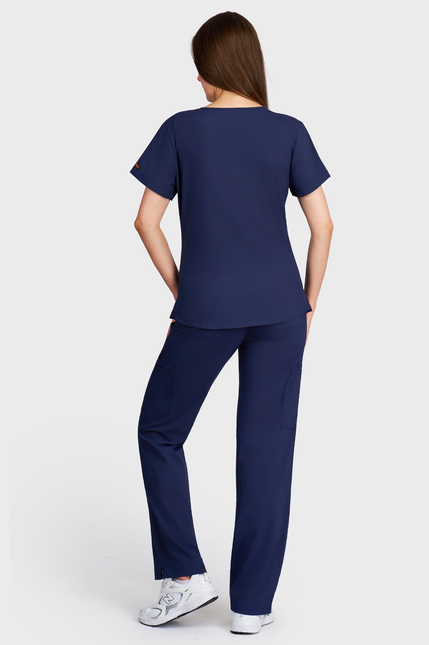 Costum medical femei bleumarin - bluza medicala Carmen si pantaloni cargo, vedere din spate - AKITEX
