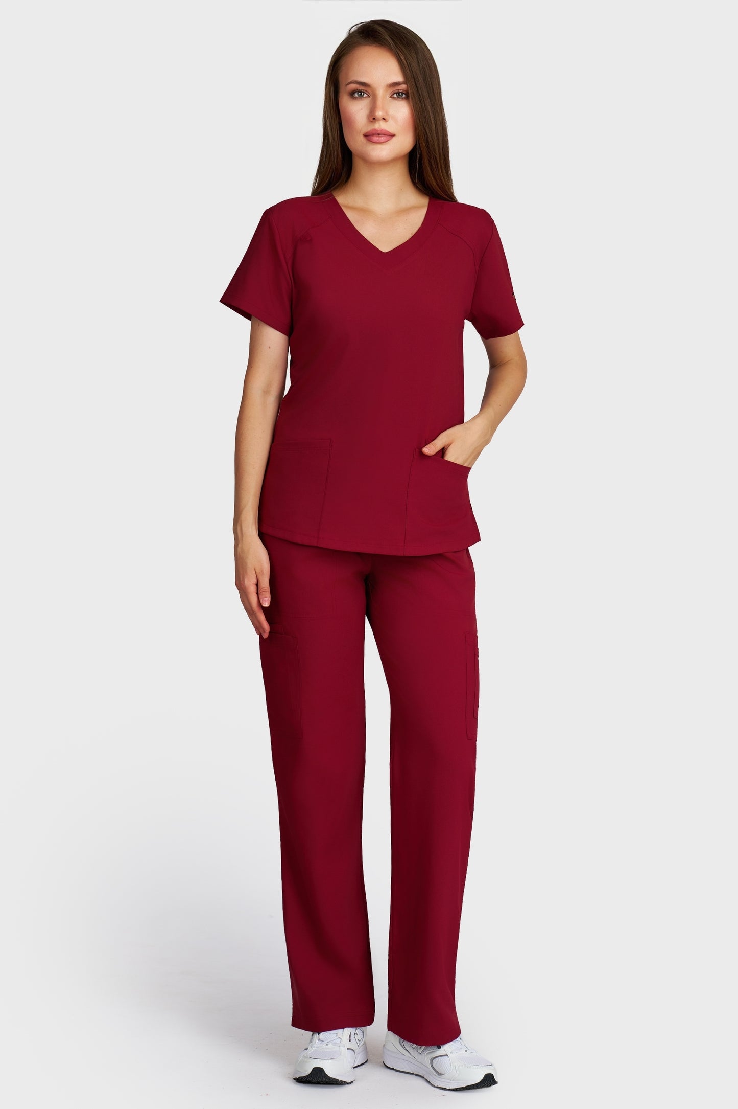 Costum medical femei bordo - bluza medicala Carmen si pantaloni cargo, vedere din fata - AKITEX