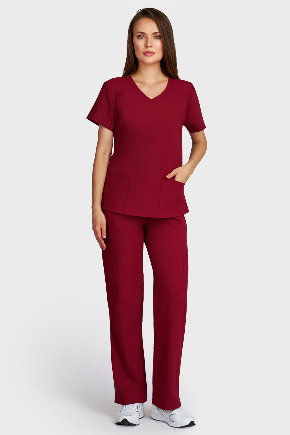 Costum medical femei bordo - bluza medicala Carmen si pantaloni cargo, vedere din fata - AKITEX