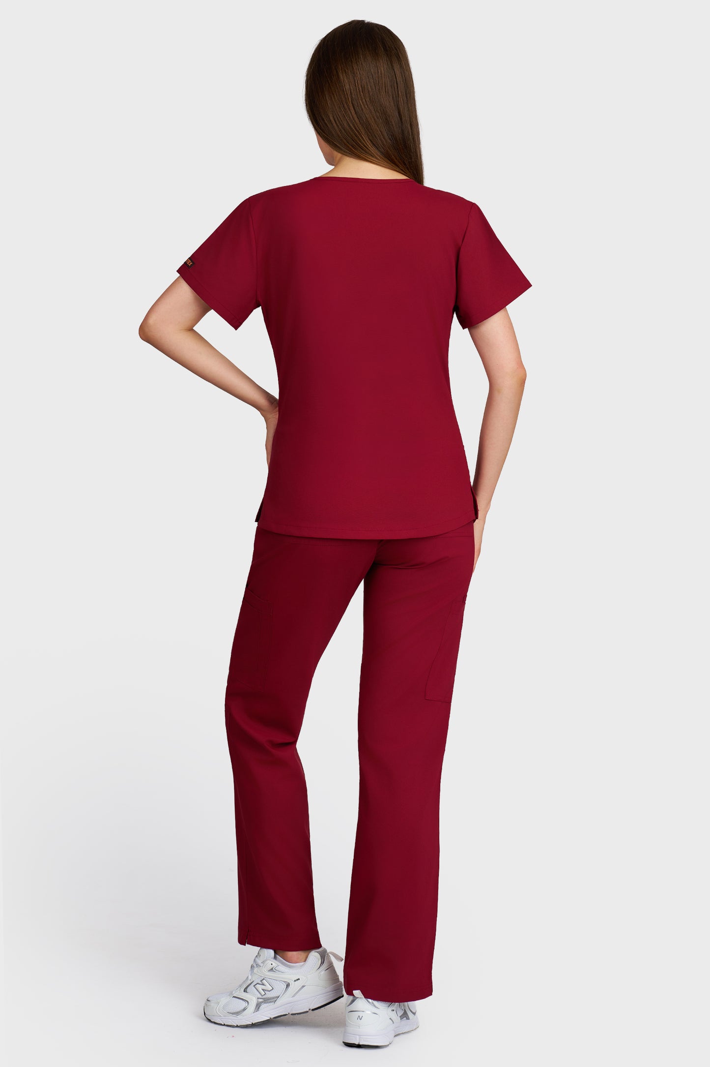 Costum medical femei bordo - bluza medicala Carmen si pantaloni cargo, vedere din spate - AKITEX
