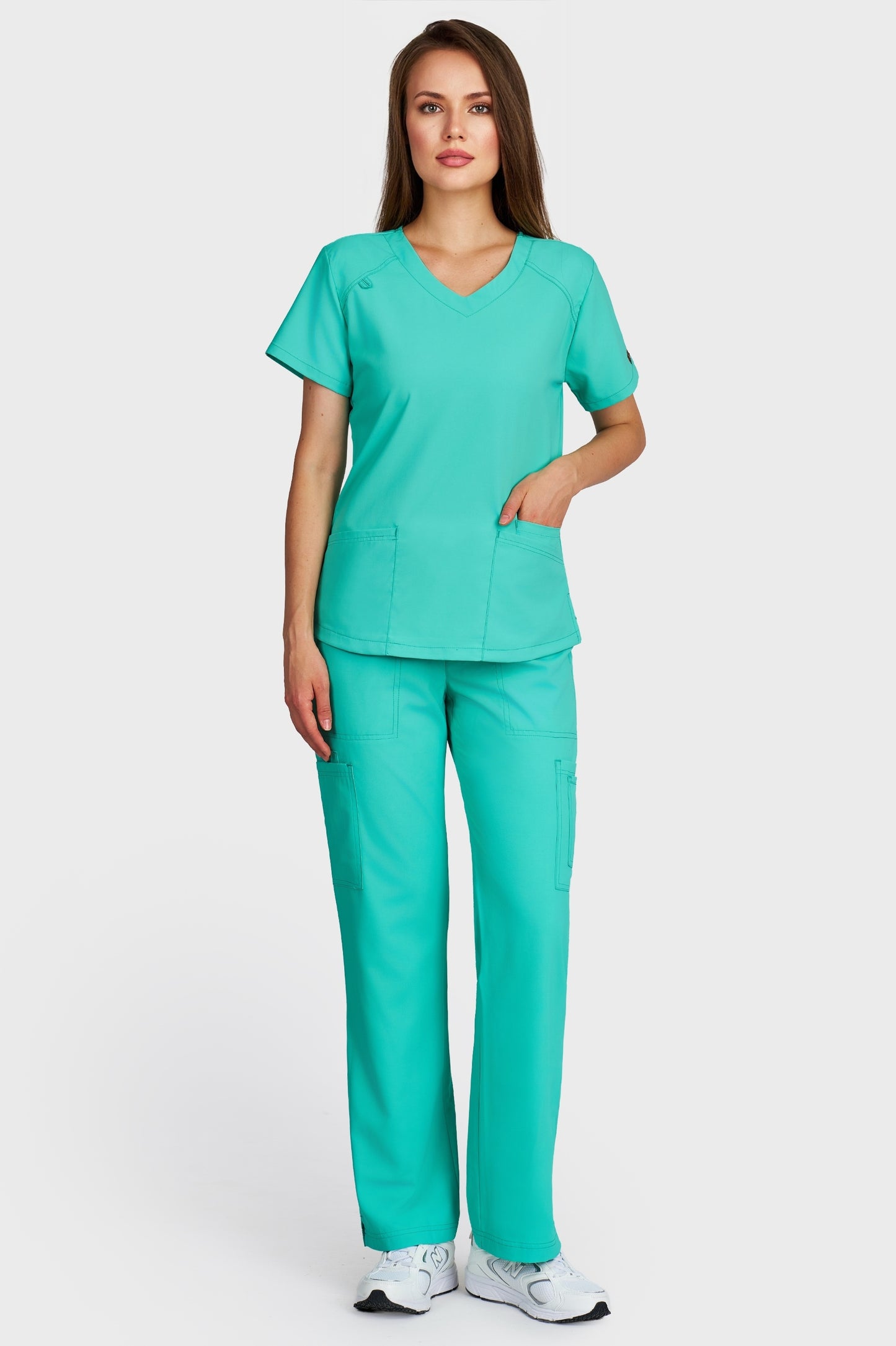 Costum medical femei menta - bluza medicala Carmen si pantaloni cargo, vedere din fata - AKITEX