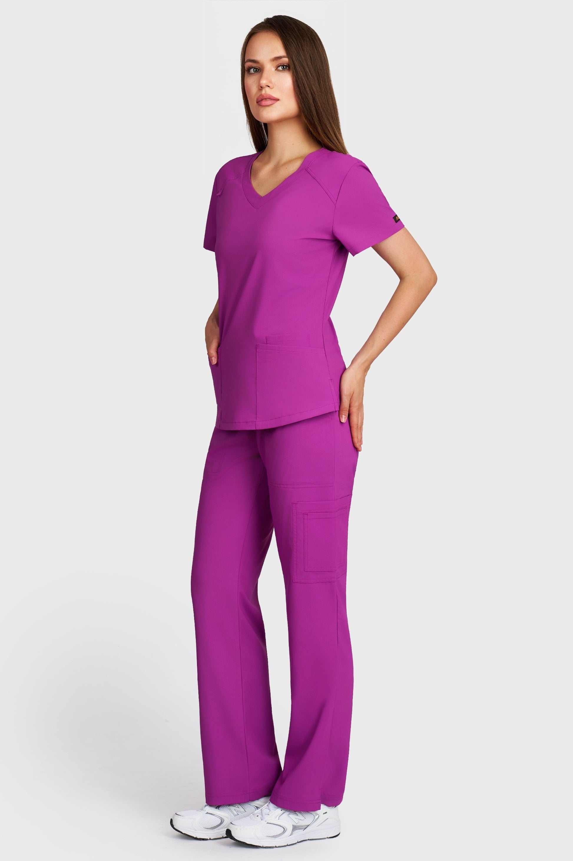 Costum medical femei mov - bluza medicala Carmen si pantaloni cargo, vedere laterala - AKITEX