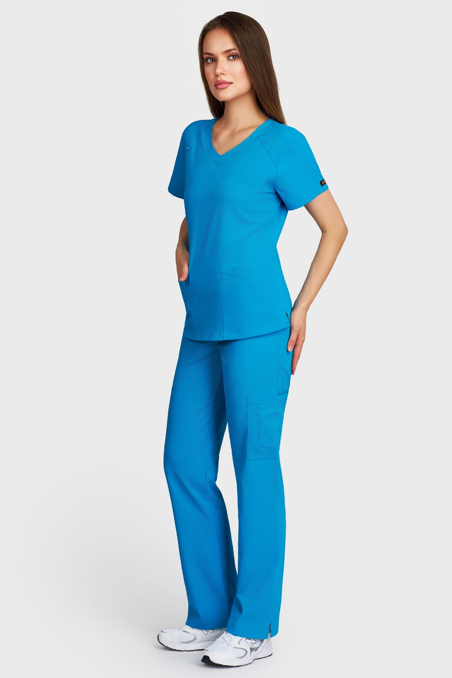 Costum medical femei turquoise - bluza medicala Carmen si pantaloni cargo, vedere laterala - AKITEX