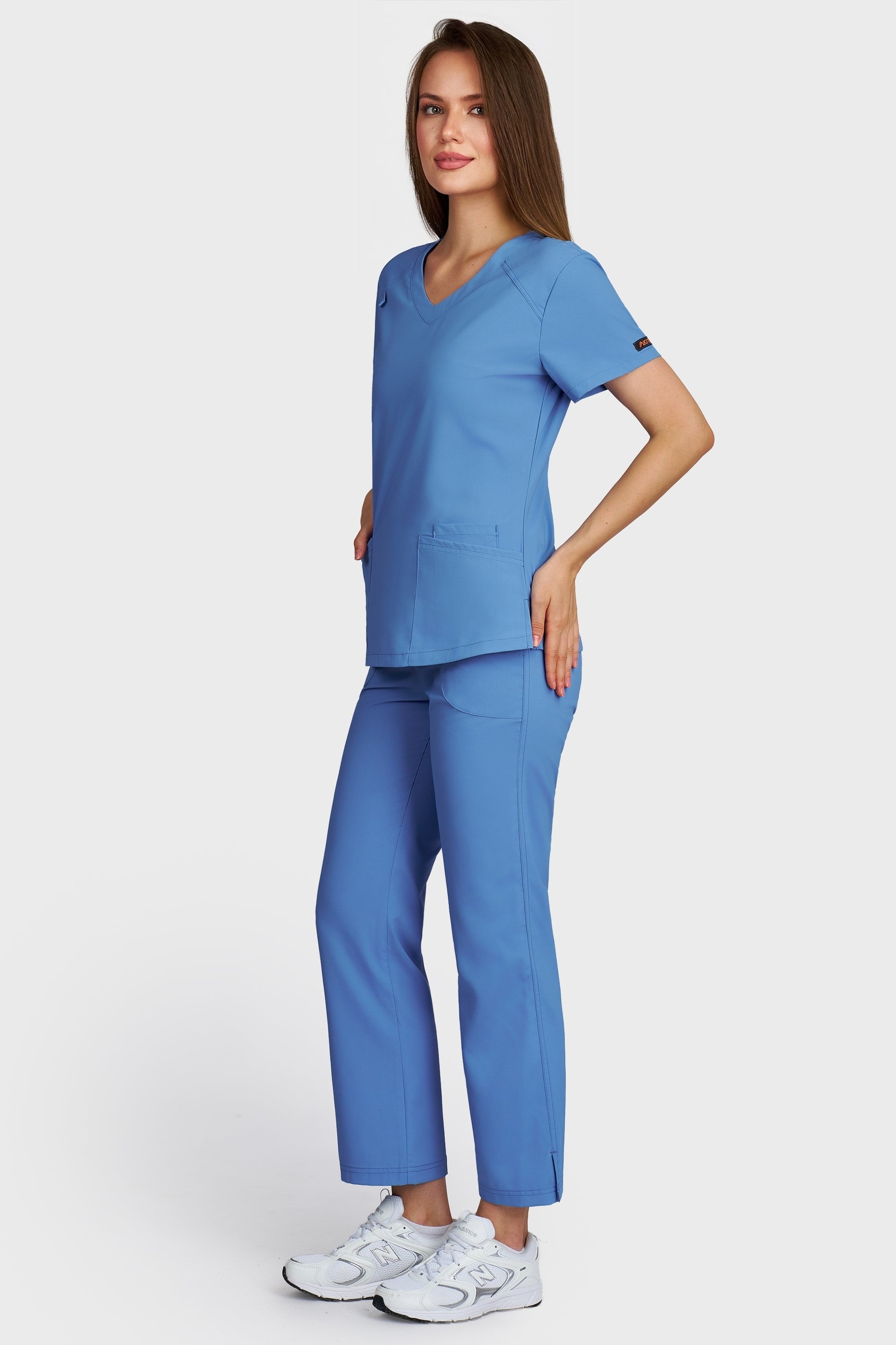 Costum medical femei albastru azur - bluza medicala Carmen si pantaloni Violeta, vedere laterala - AKITEX