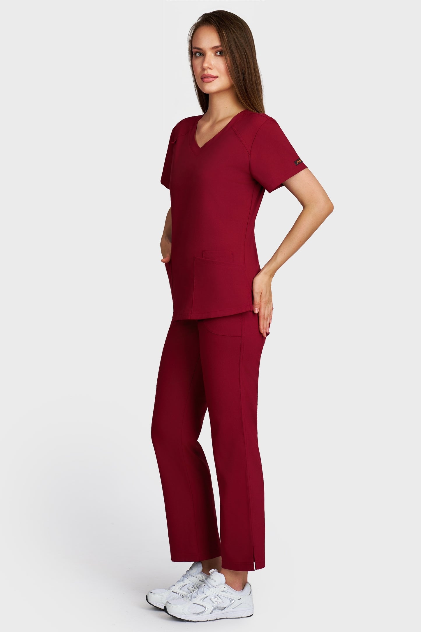 Costum medical femei bordo - bluza medicala Carmen si pantaloni Violeta, vedere laterala - AKITEX