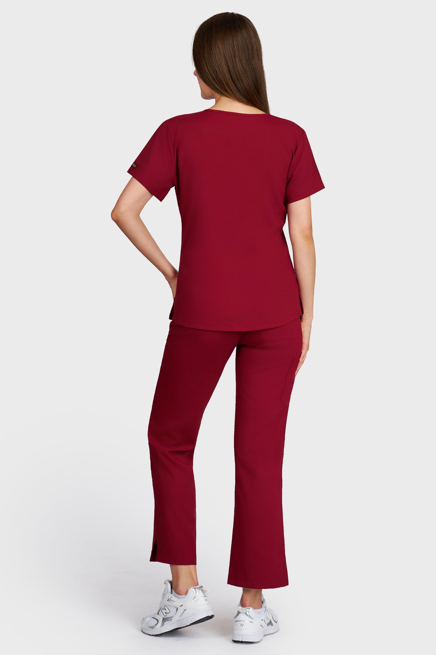 Costum medical femei bordo - bluza medicala Carmen si pantaloni Violeta, vedere din spate - AKITEX