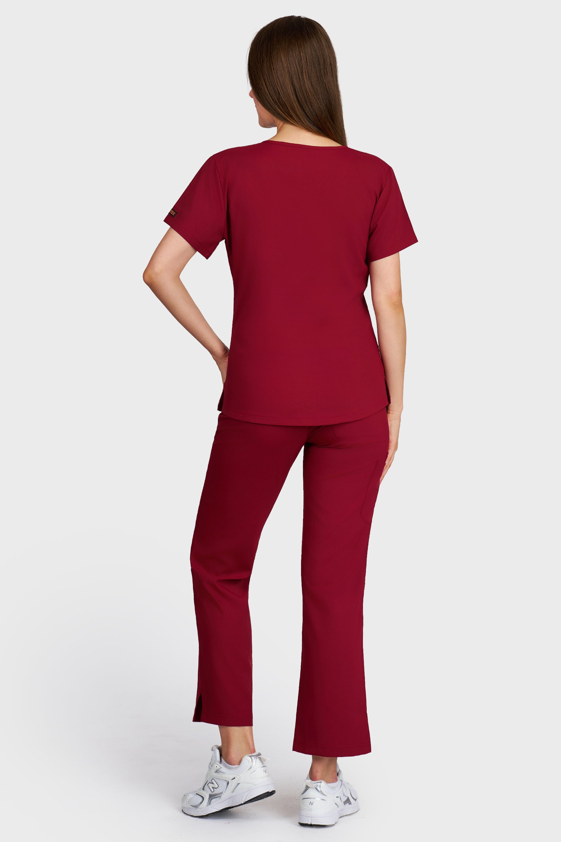 Costum medical femei bordo - bluza medicala Carmen si pantaloni Violeta, vedere din spate - AKITEX