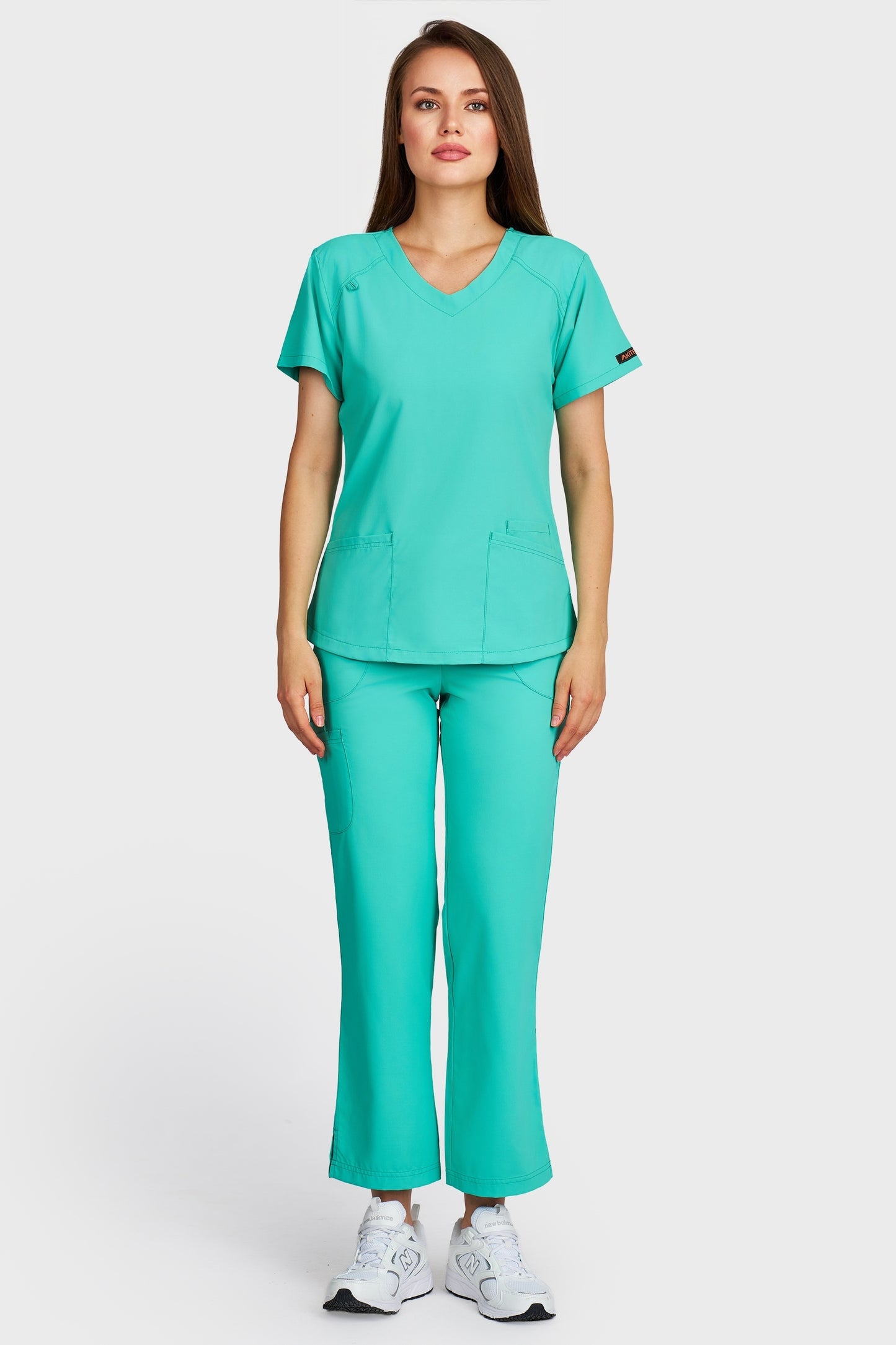 Costum medical femei menta - bluza medicala Carmen si pantaloni Violeta, vedere din fata - AKITEX