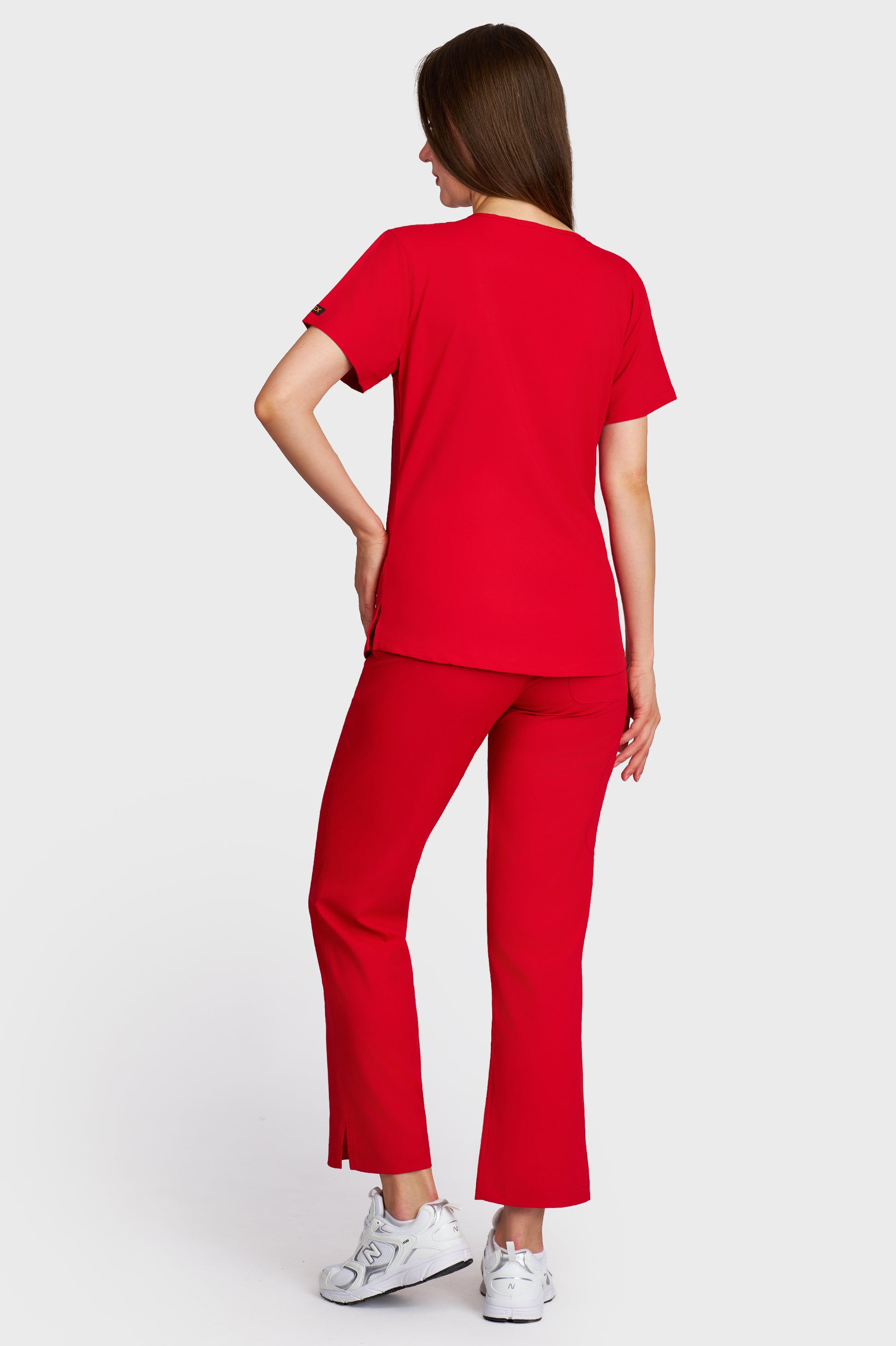 Costum medical femei rosu - bluza medicala Carmen si pantaloni Violeta, vedere din spate - AKITEX