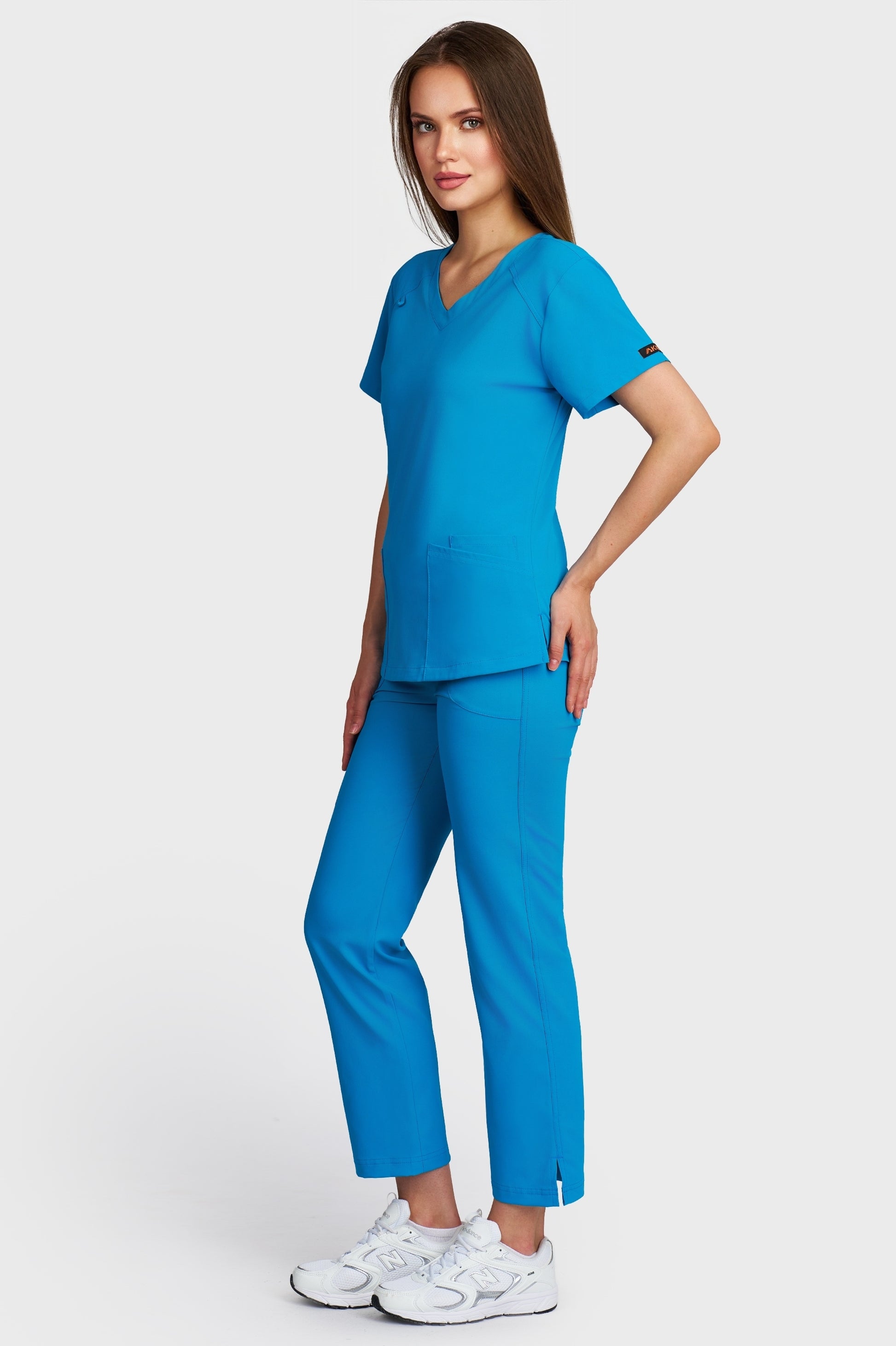 Costum medical femei turquoise - bluza medicala Carmen si pantaloni Violeta, vedere laterala - AKITEX
