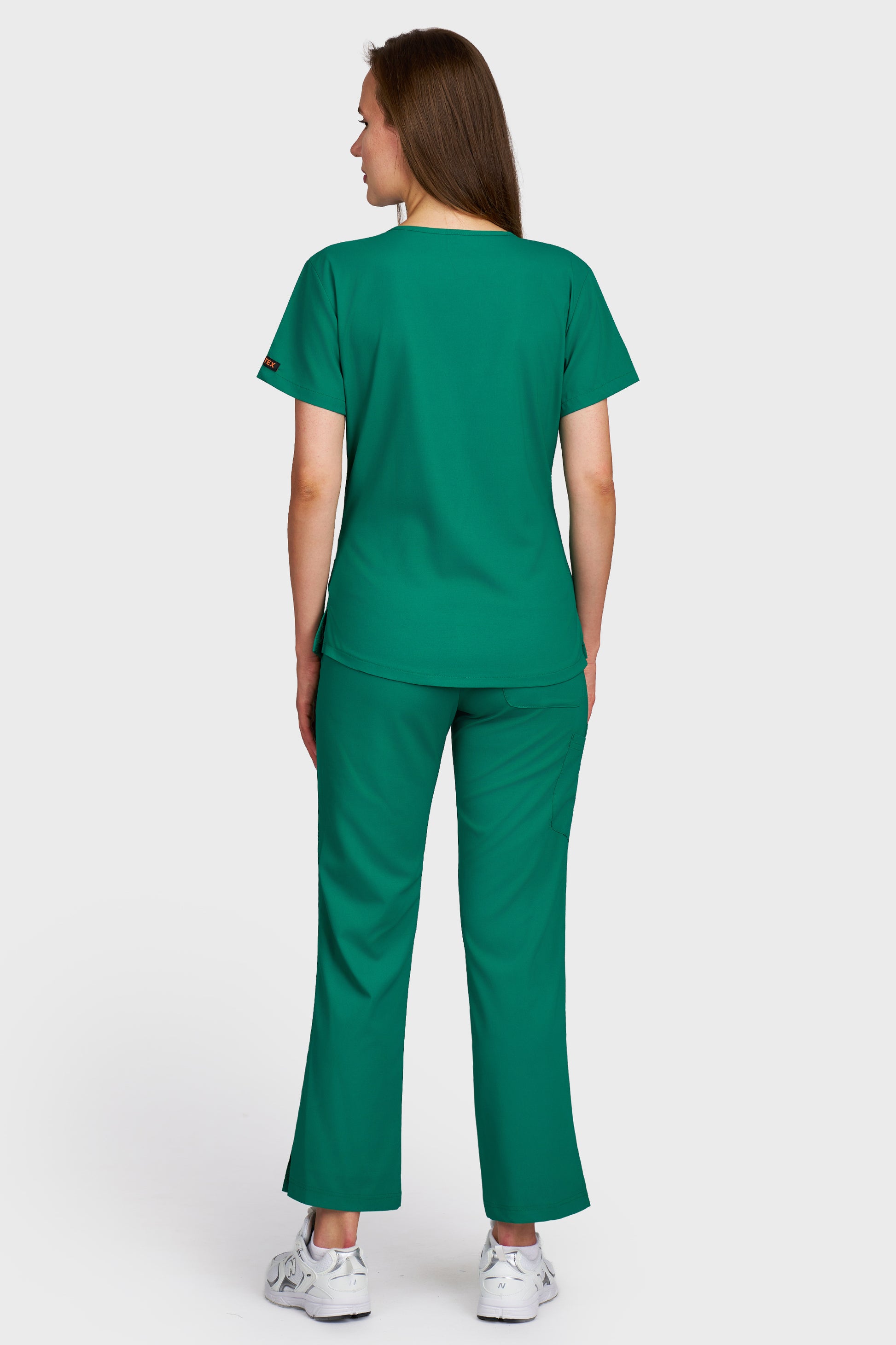 Costum medical femei verde - bluza medicala Carmen si pantaloni Violeta, vedere din spate - AKITEX